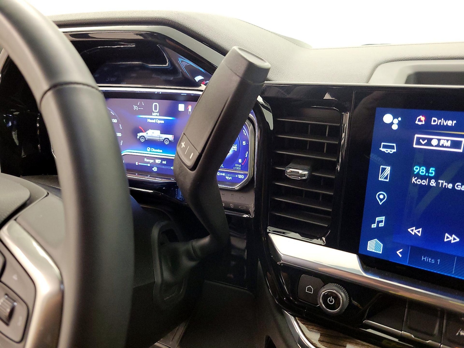 2023 Chevrolet Silverado 1500 LT - Photo 18