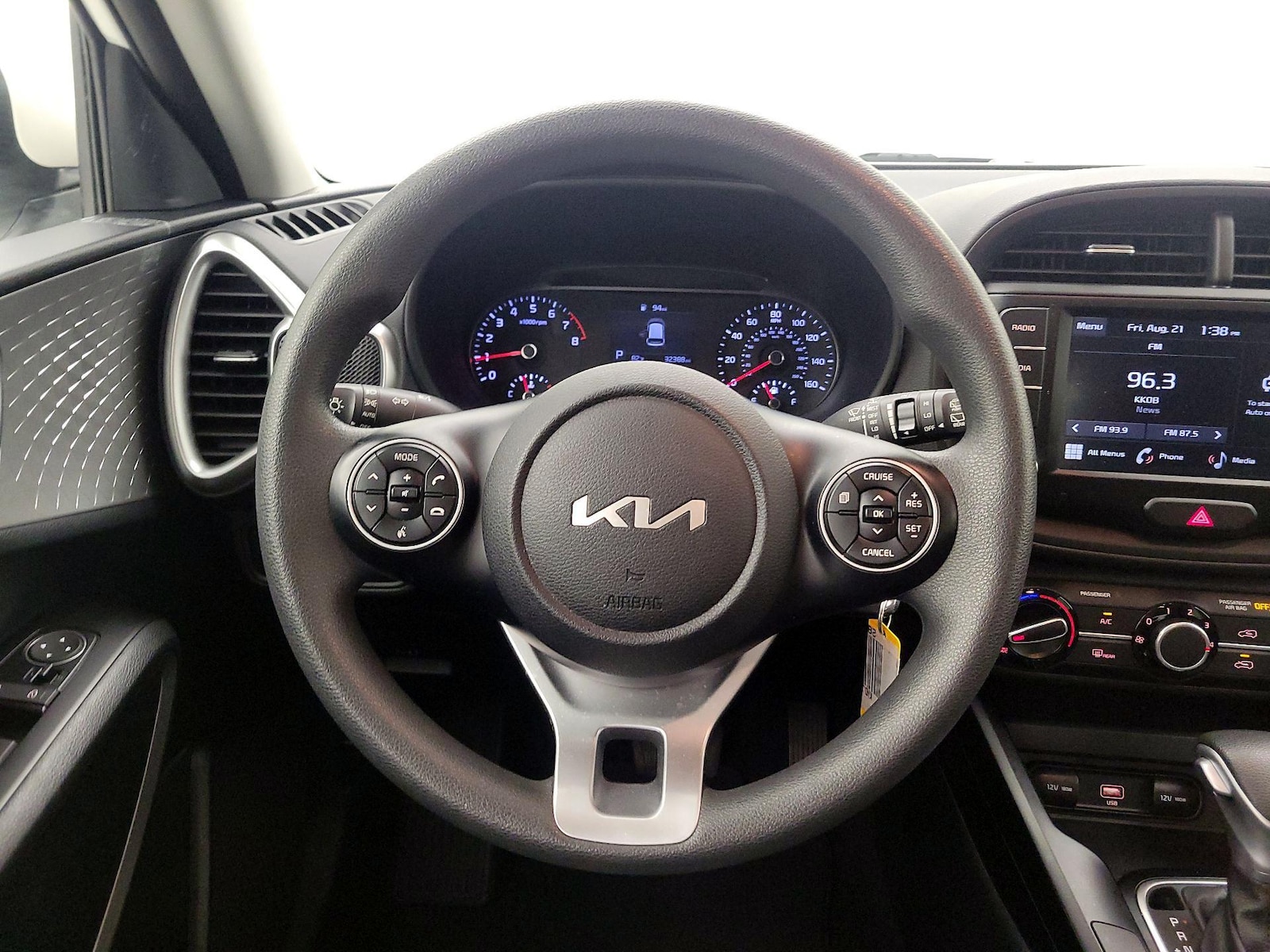 2022 Kia Soul LX - Photo 11