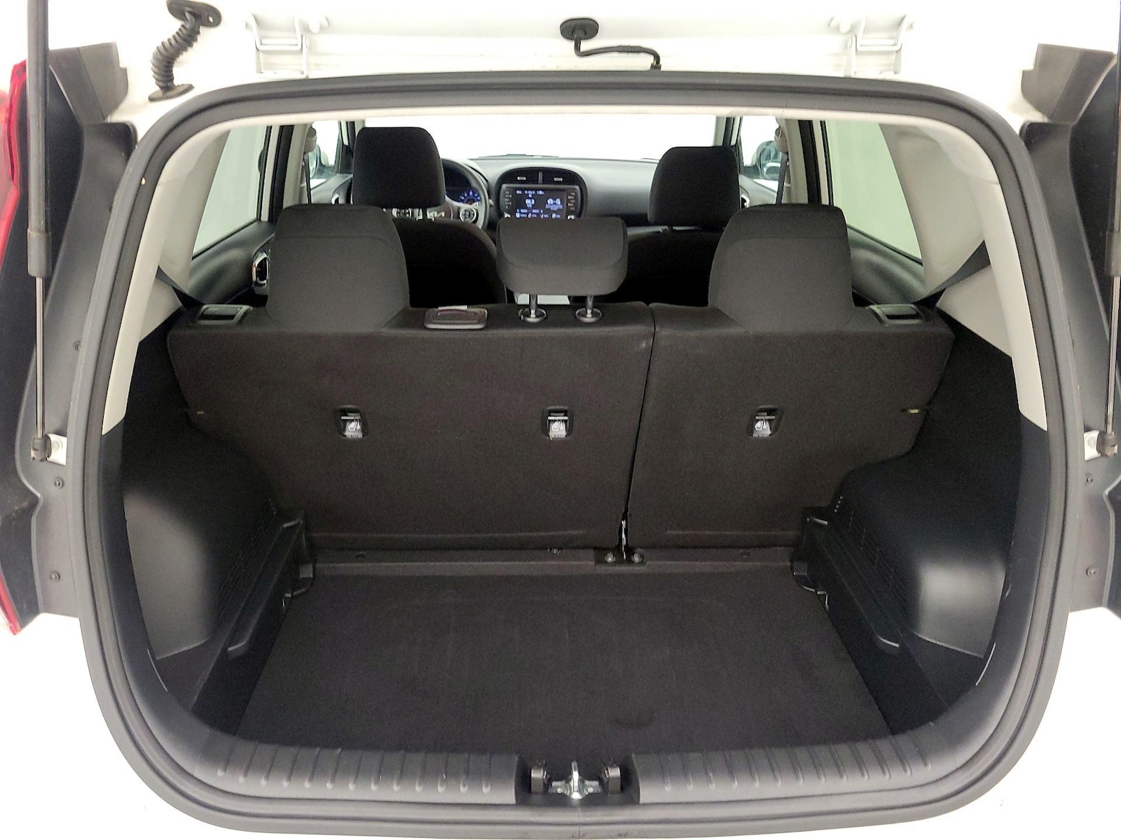2022 Kia Soul LX - Photo 17