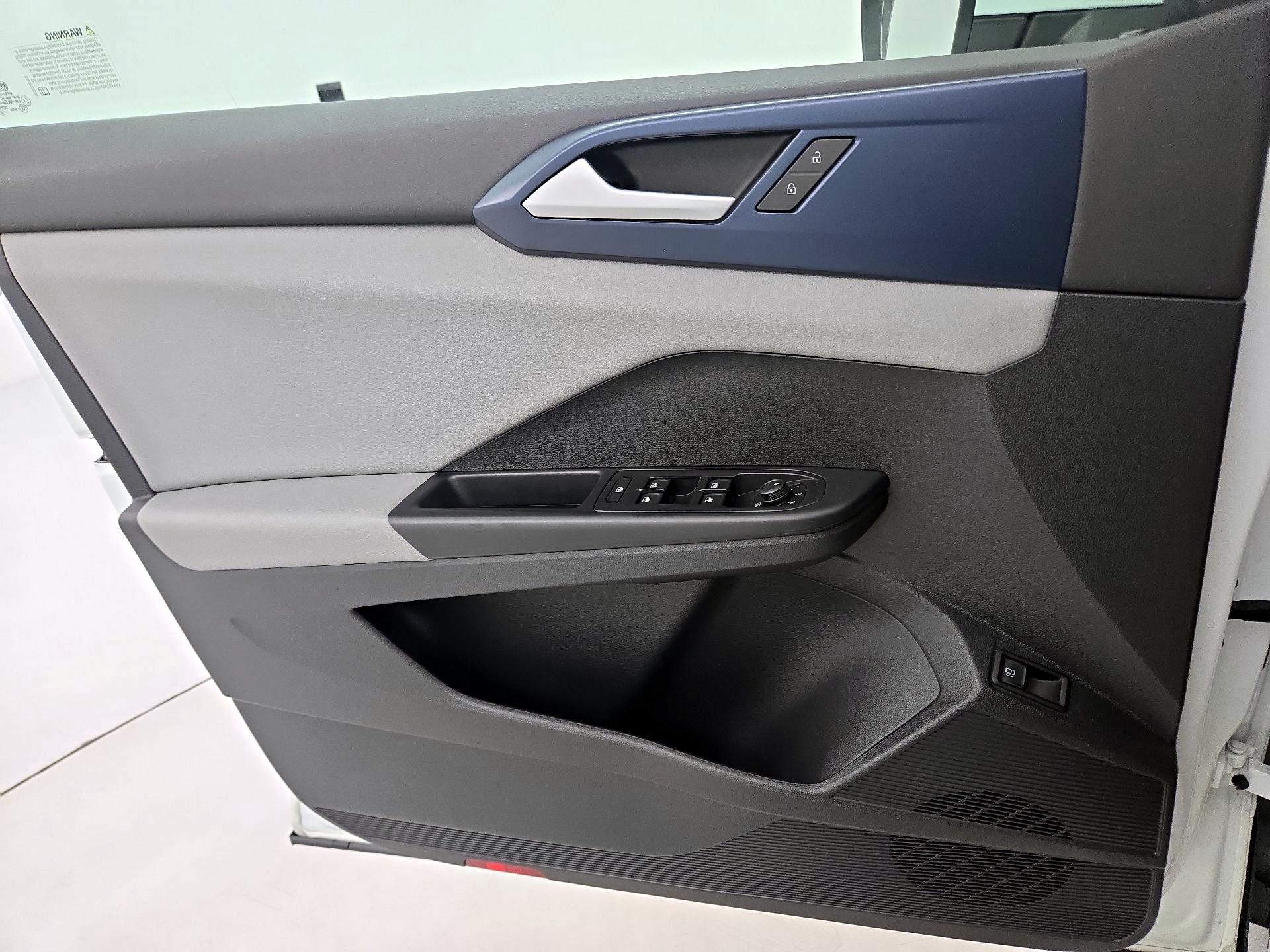 Thumbnail: 2022 Volkswagen Taos - 12