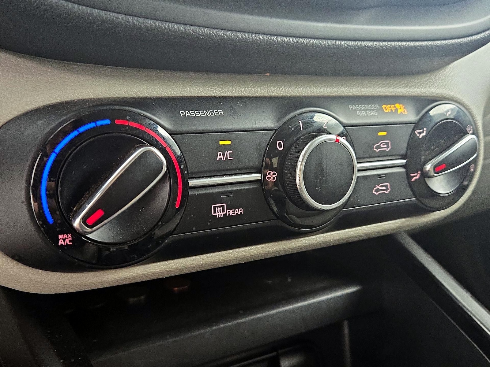 2022 Kia Soul LX - Photo 17