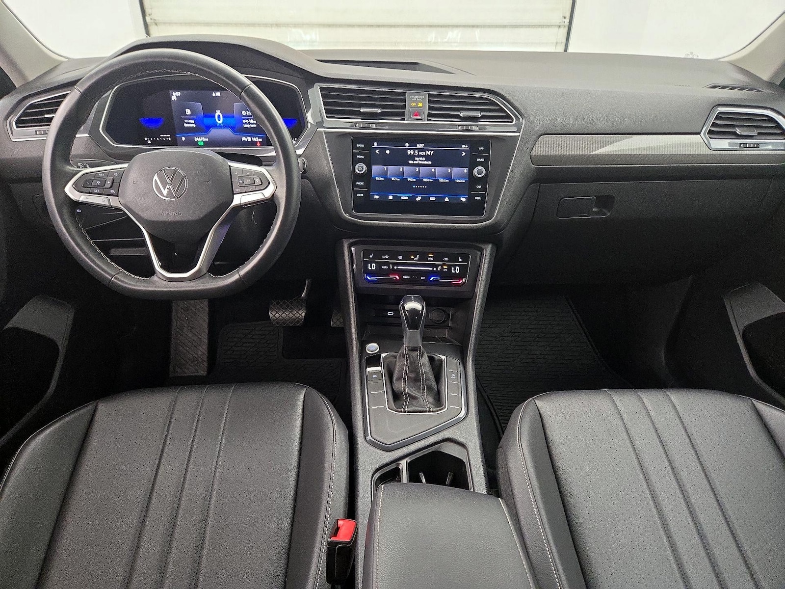 2022 Volkswagen Tiguan SE - Photo 10
