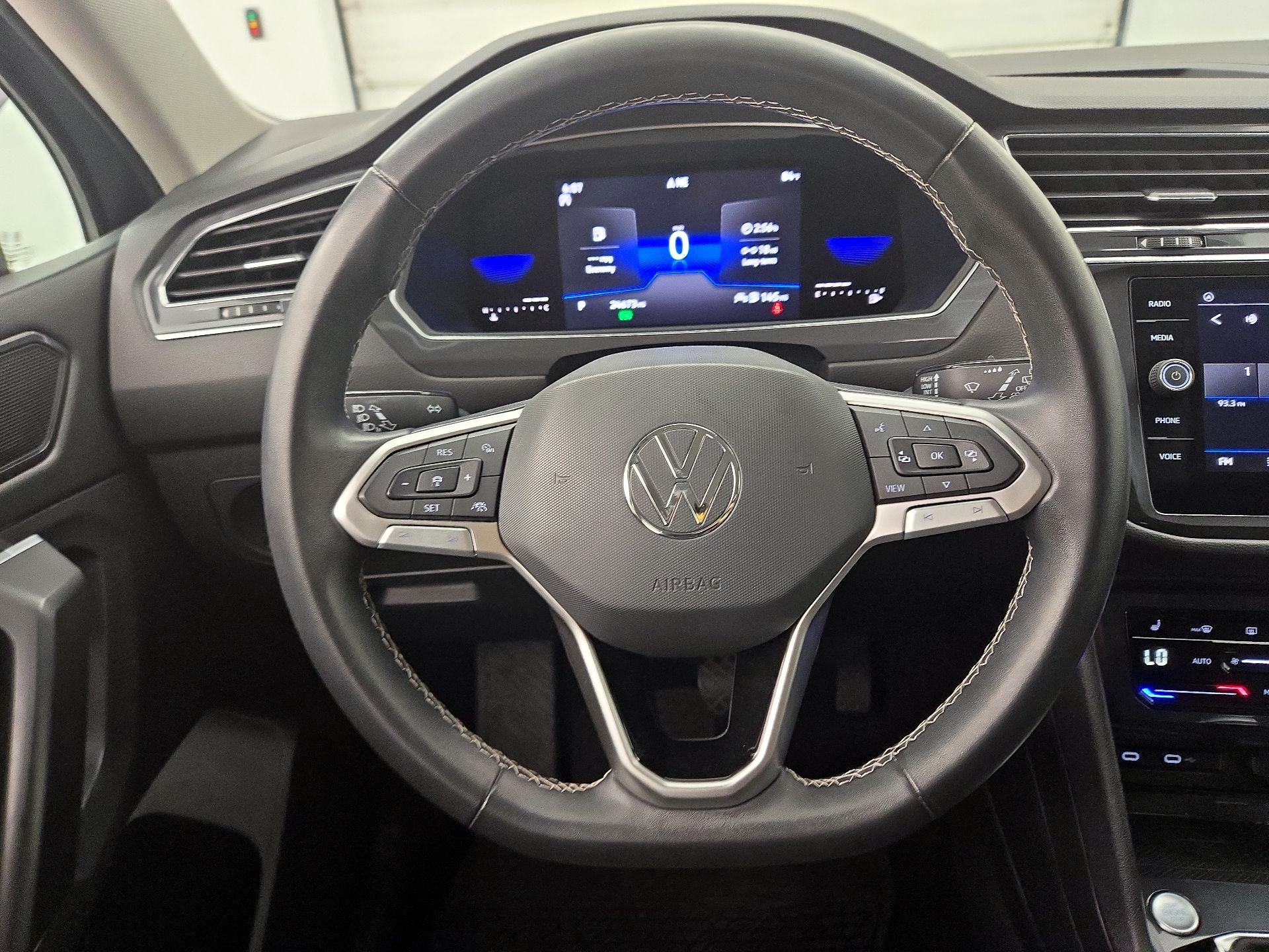 Thumbnail: 2022 Volkswagen Tiguan - 10