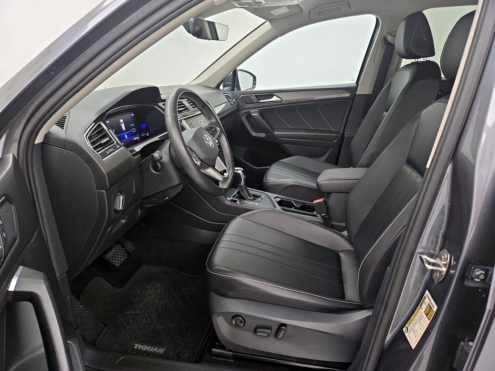 2022 Volkswagen Tiguan SE - Photo 12