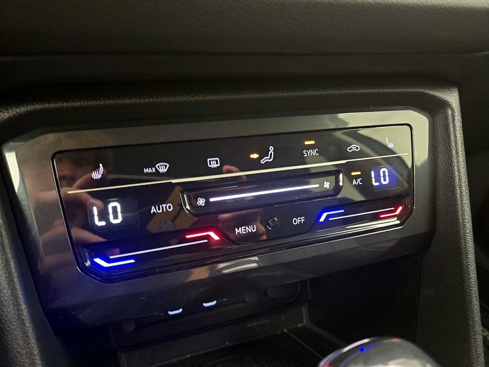 2022 Volkswagen Tiguan SE - Photo 17