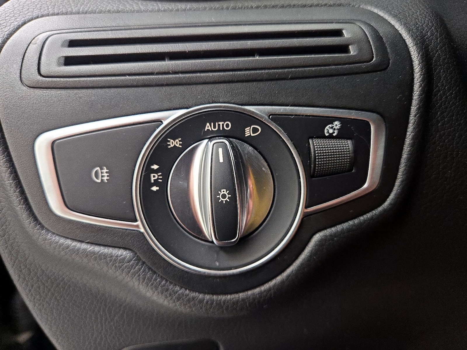 2022 Mercedes-Benz GLC GLC300 - Photo 14