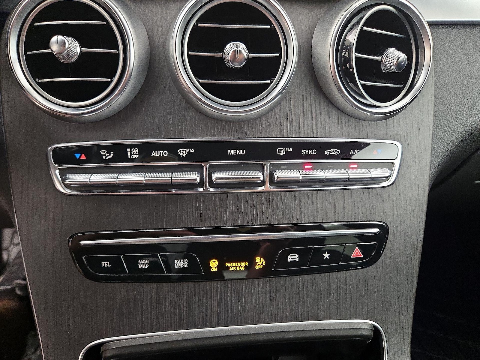 2022 Mercedes-Benz GLC GLC300 - Photo 17