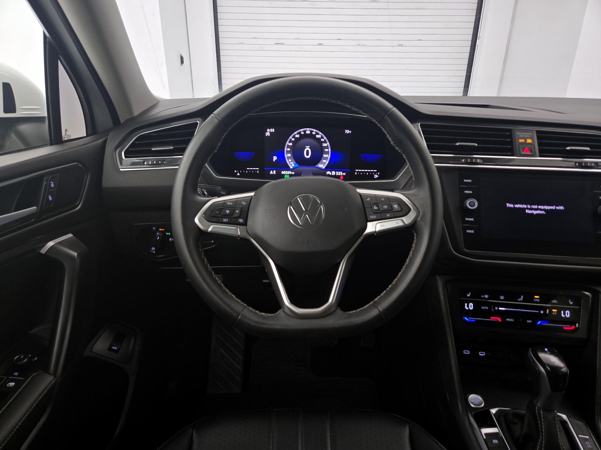 Thumbnail: 2022 Volkswagen Tiguan - 10