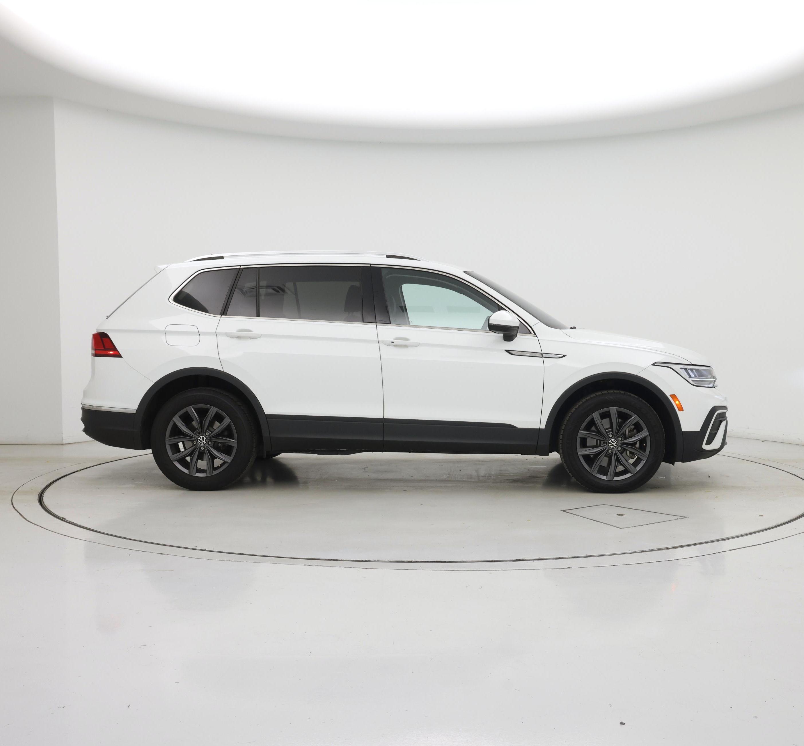 Thumbnail: 2022 Volkswagen Tiguan - 7