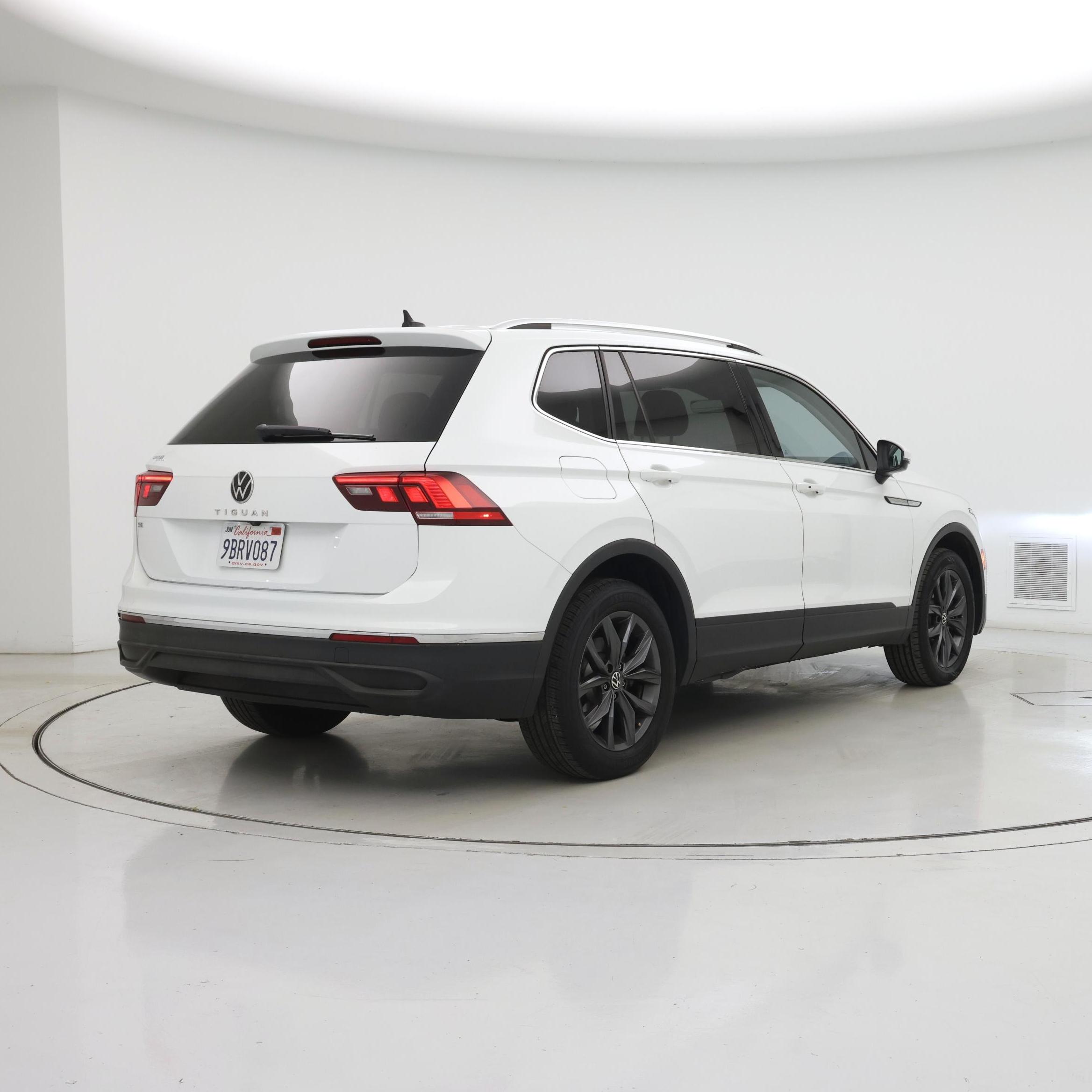 Thumbnail: 2022 Volkswagen Tiguan - 8