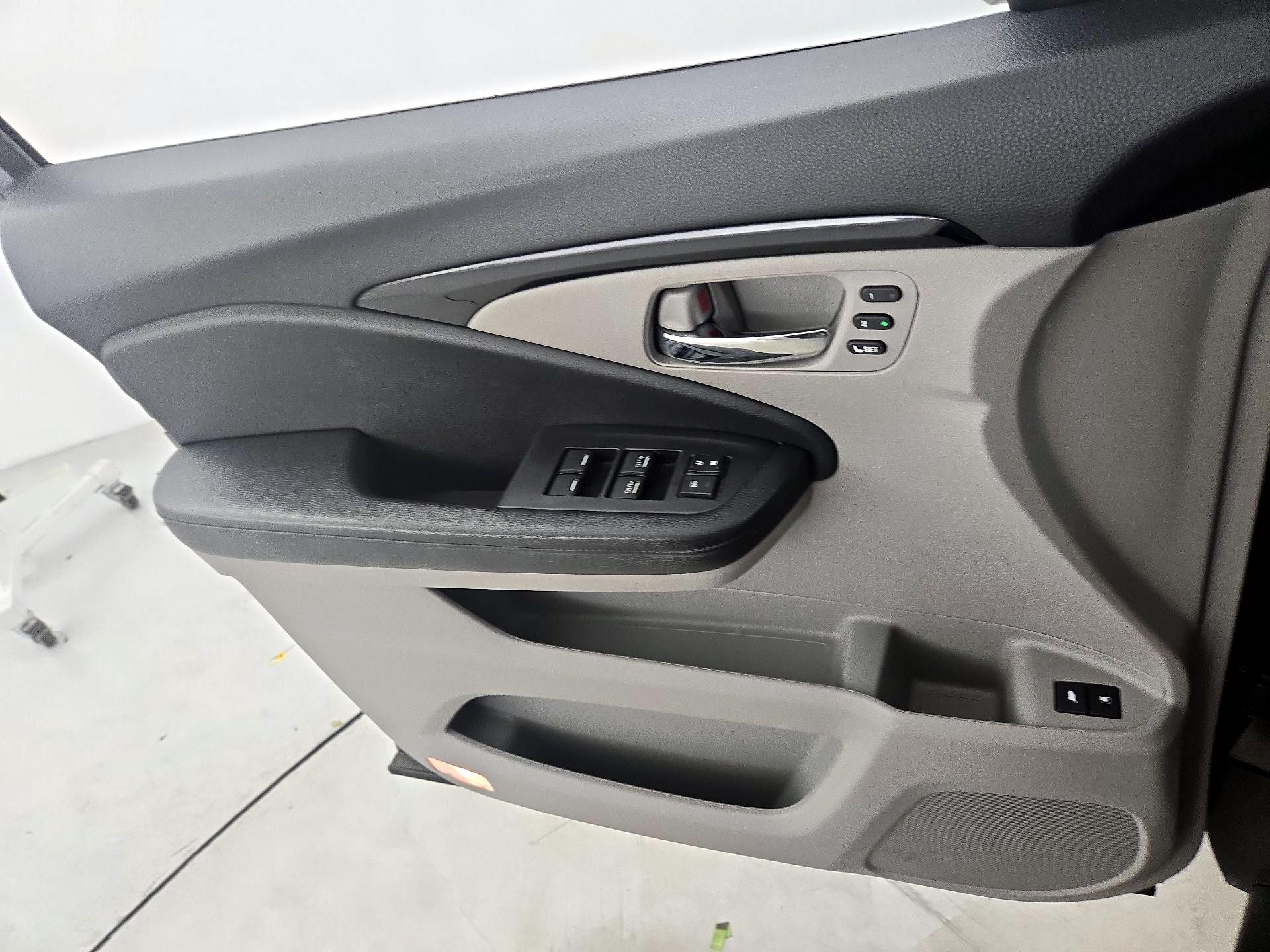 Thumbnail: 2019 Honda Pilot - 12