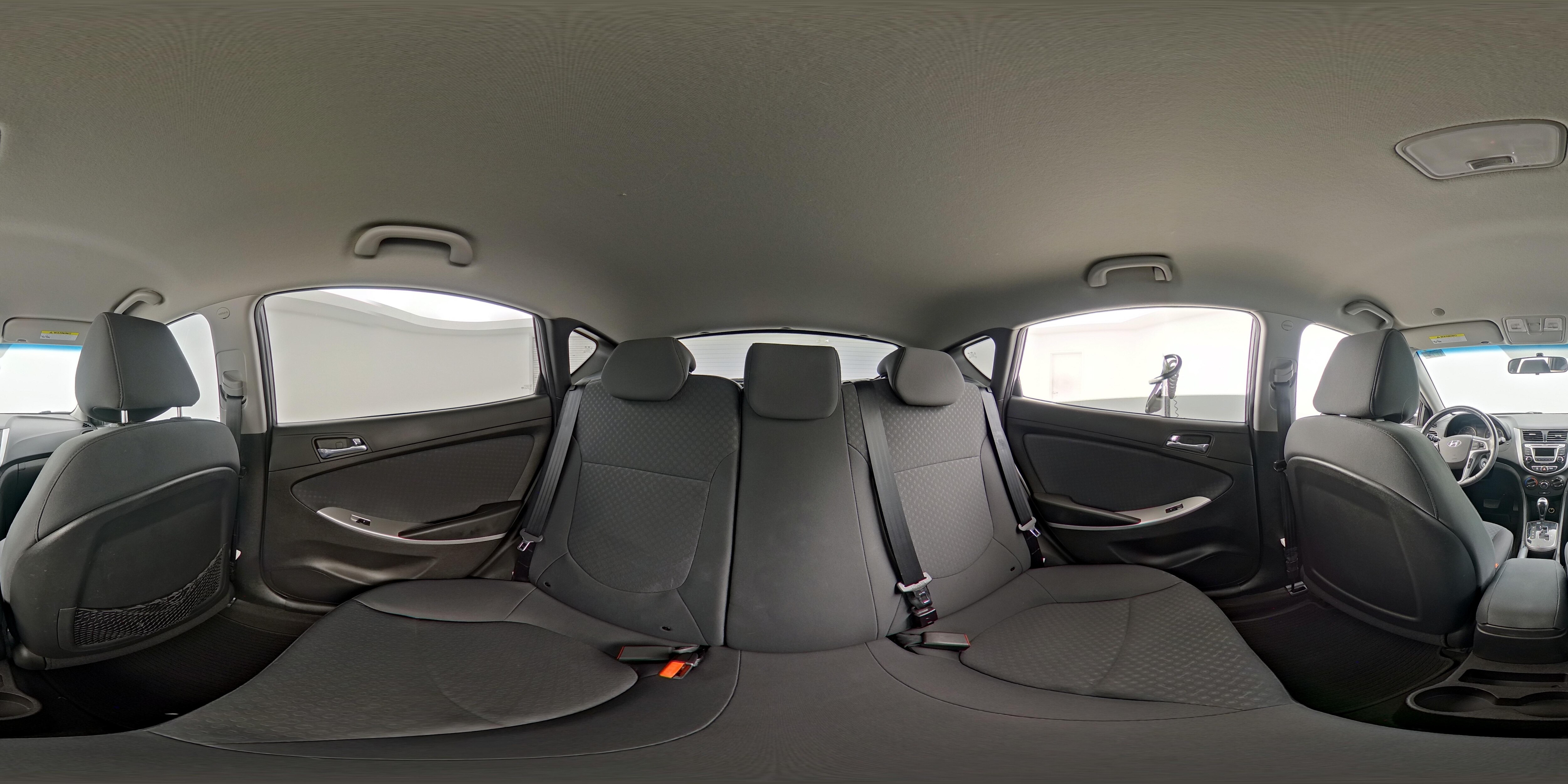 2014 Hyundai Accent SE - Photo 25