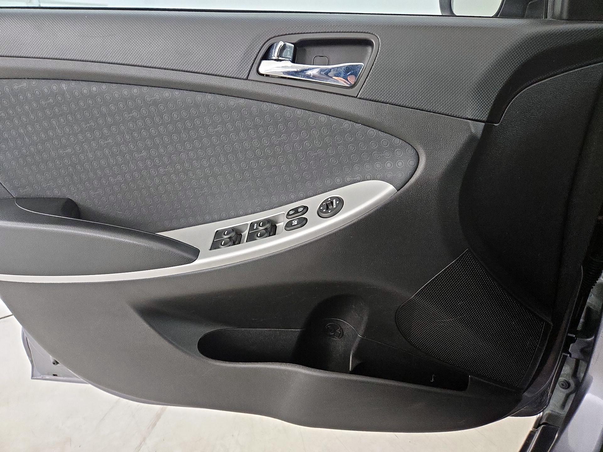 Thumbnail: 2014 Hyundai Accent - 12