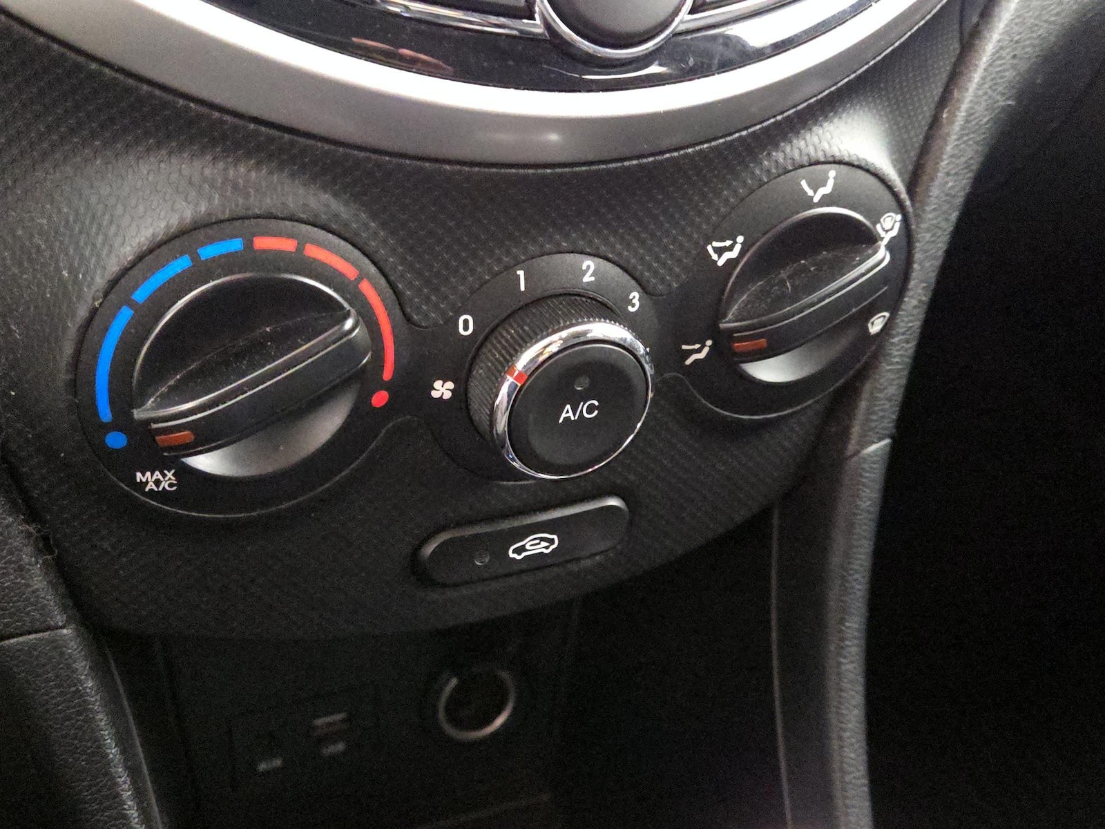 2014 Hyundai Accent SE - Photo 16