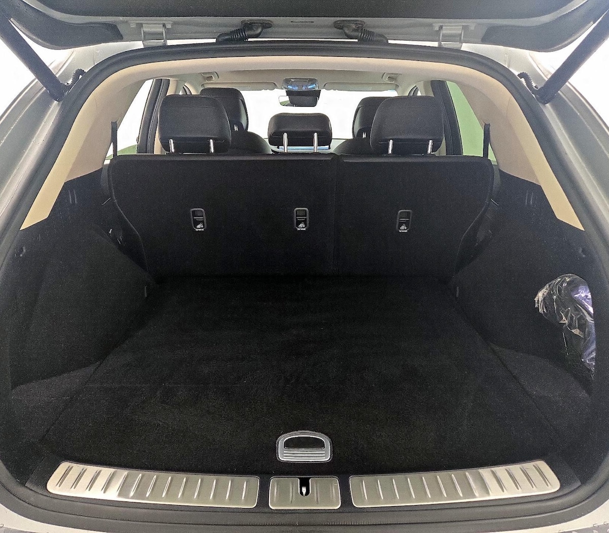 Trunk/Cargo (Seats Up)