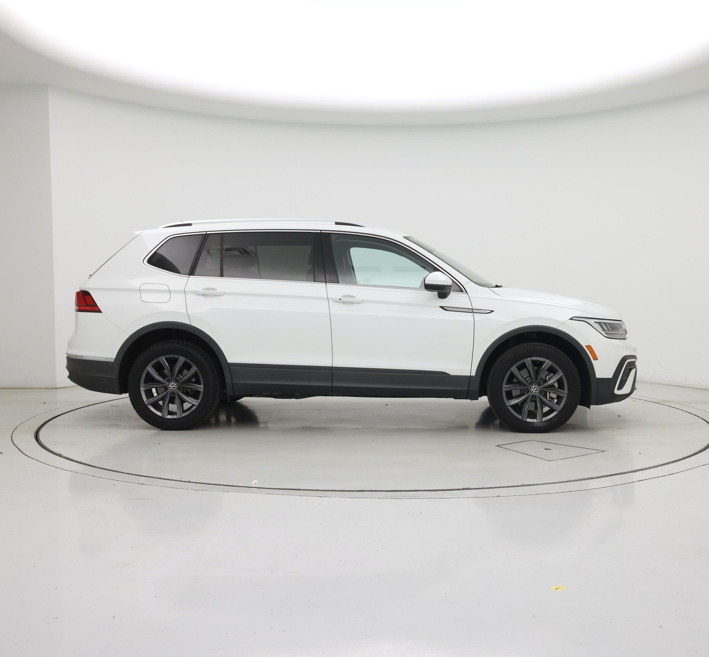 Thumbnail: 2022 Volkswagen Tiguan - 7