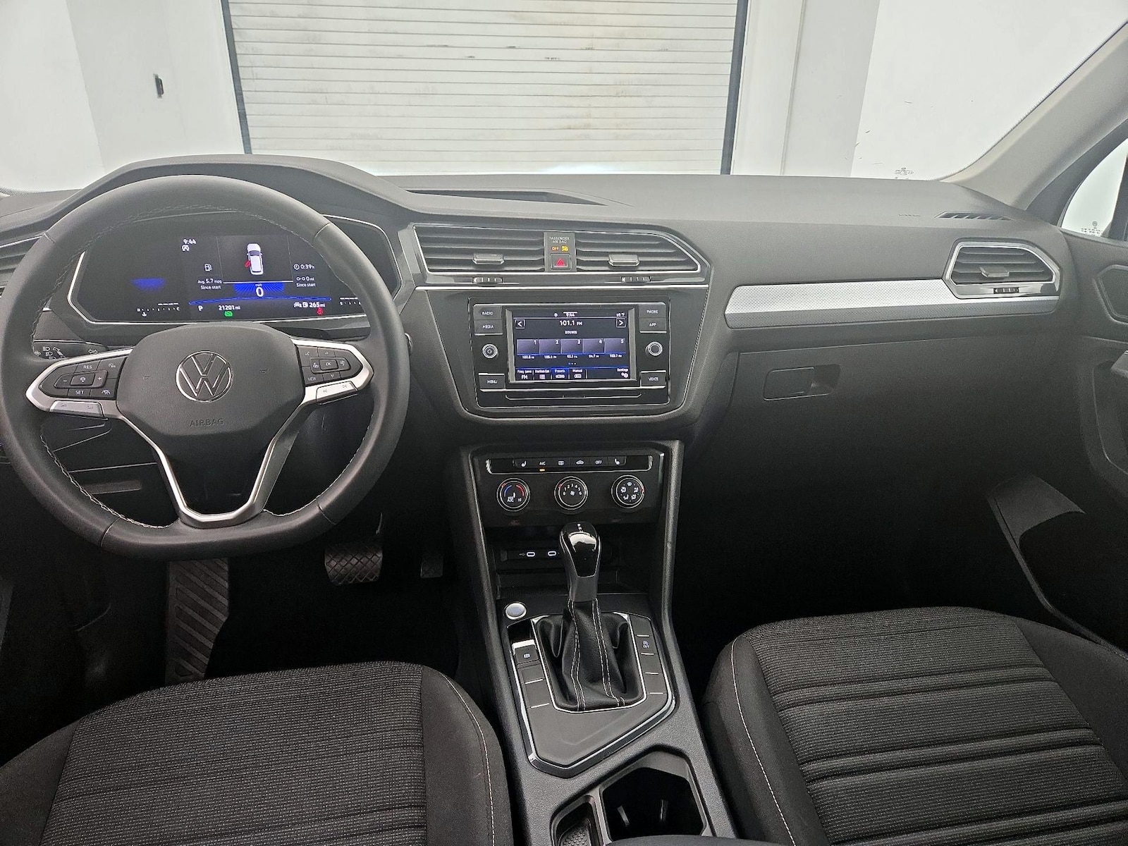 2023 Volkswagen Tiguan S - Photo 10
