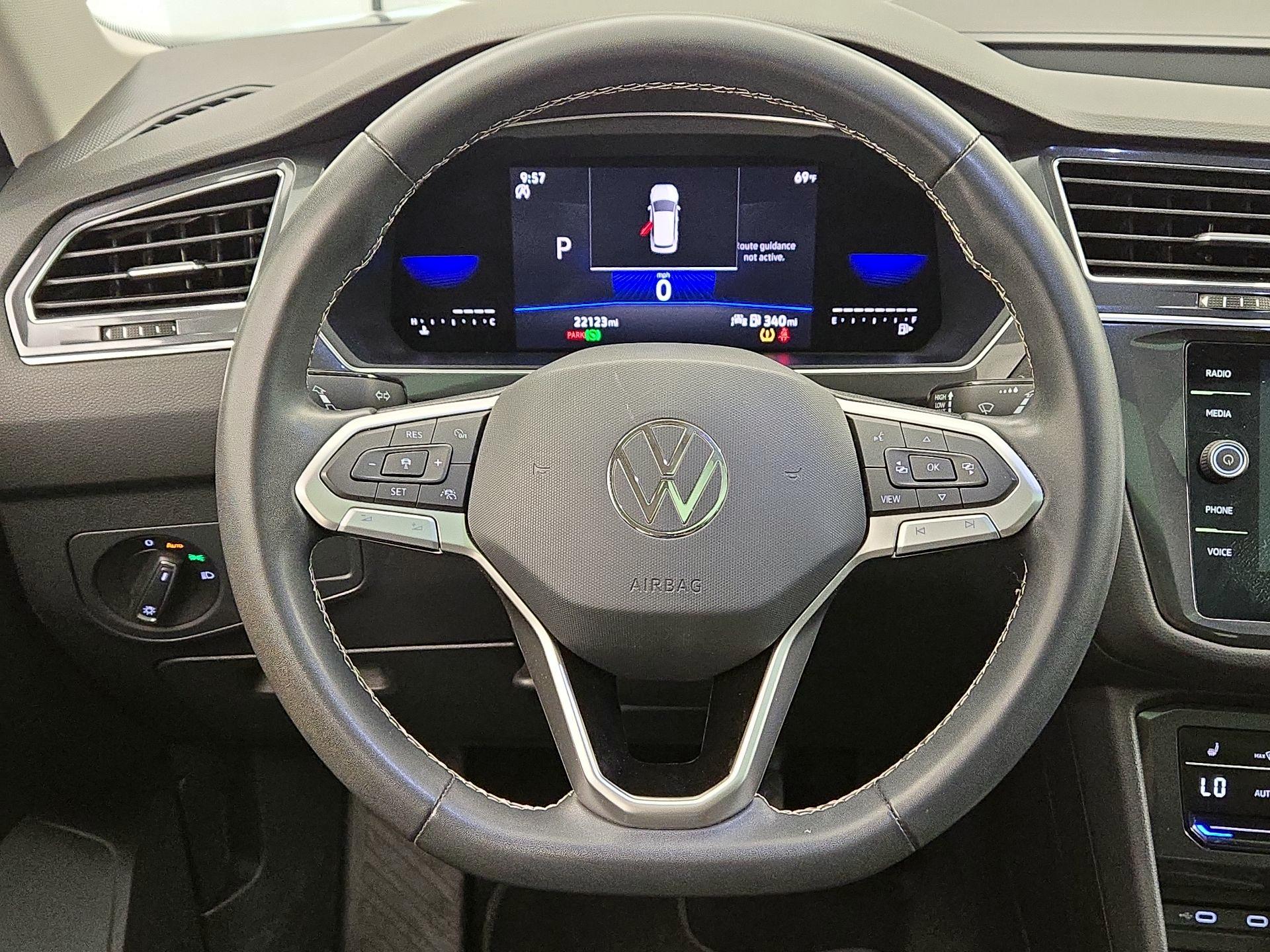 Thumbnail: 2023 Volkswagen Tiguan - 10