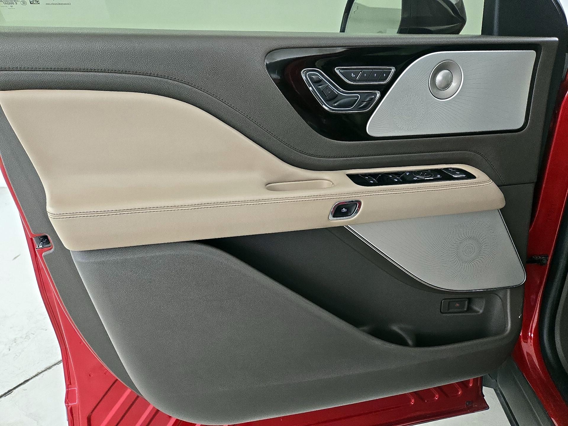 Thumbnail: 2020 Lincoln Aviator - 12
