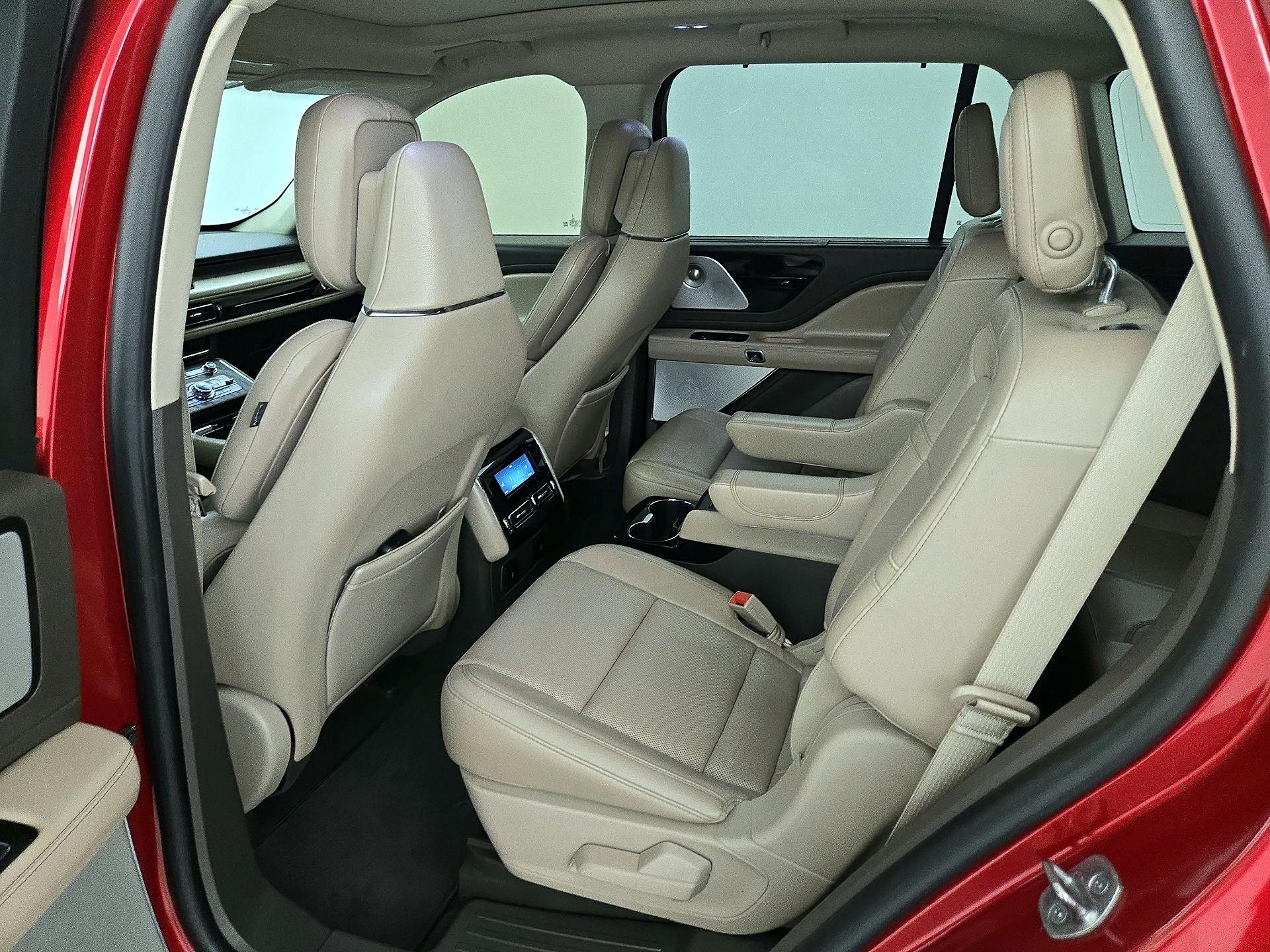 Thumbnail: 2020 Lincoln Aviator - 20