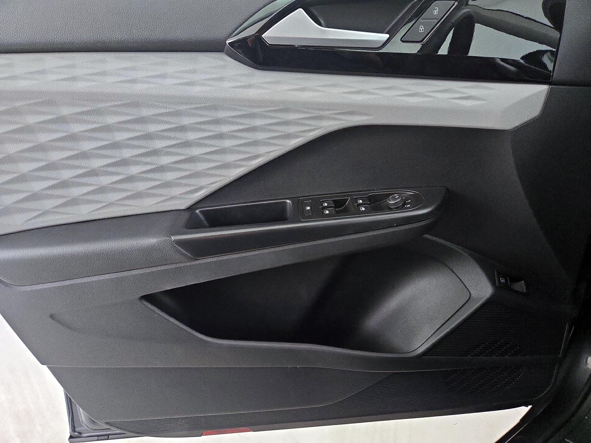 Thumbnail: 2023 Volkswagen Taos - 12