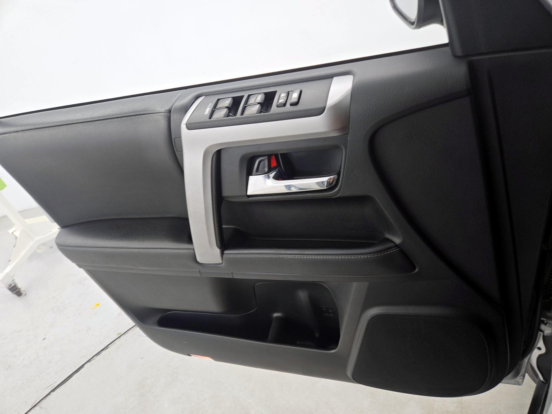 Thumbnail: 2020 Toyota 4Runner - 12