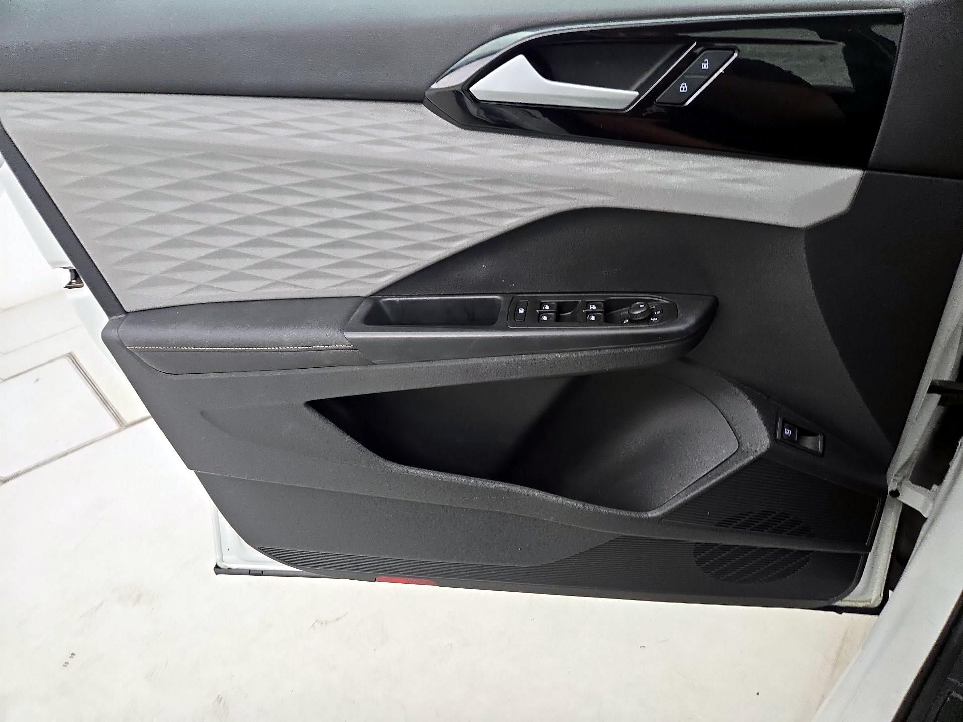 Thumbnail: 2024 Volkswagen Taos - 10