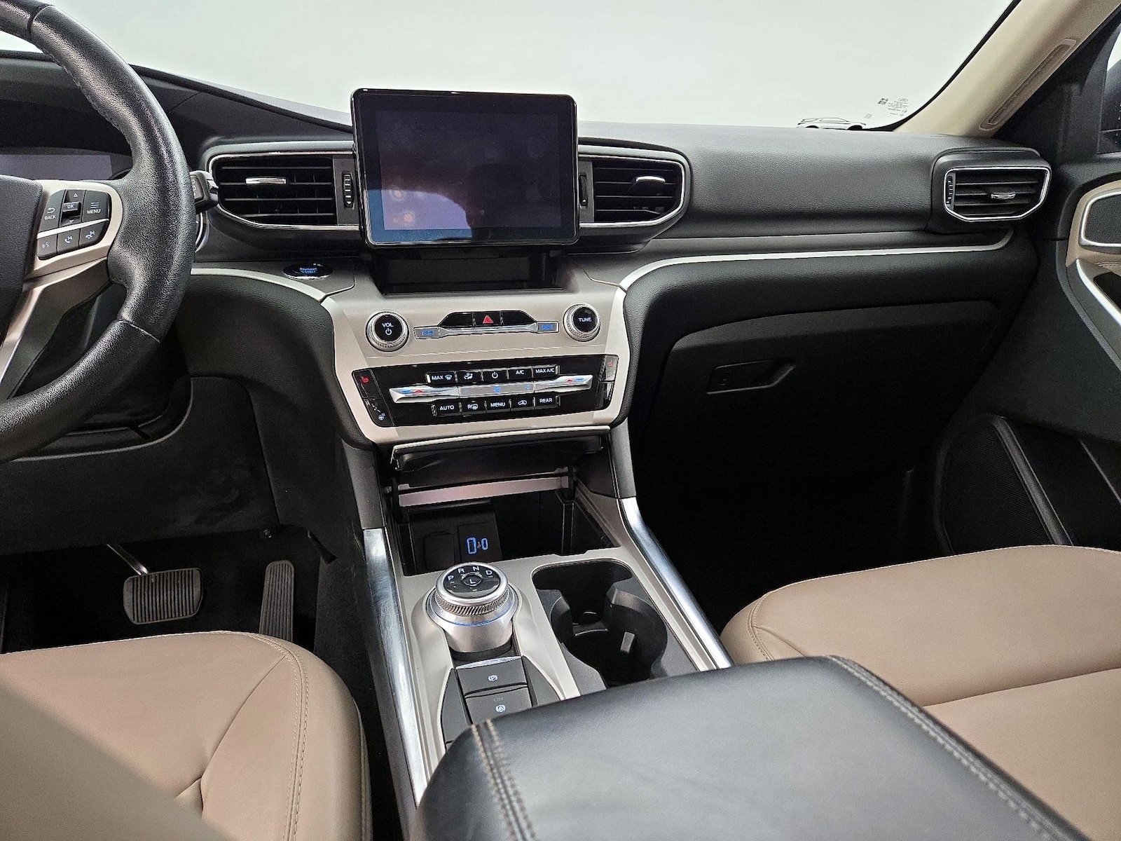 2021 Ford Explorer XLT - Photo 10