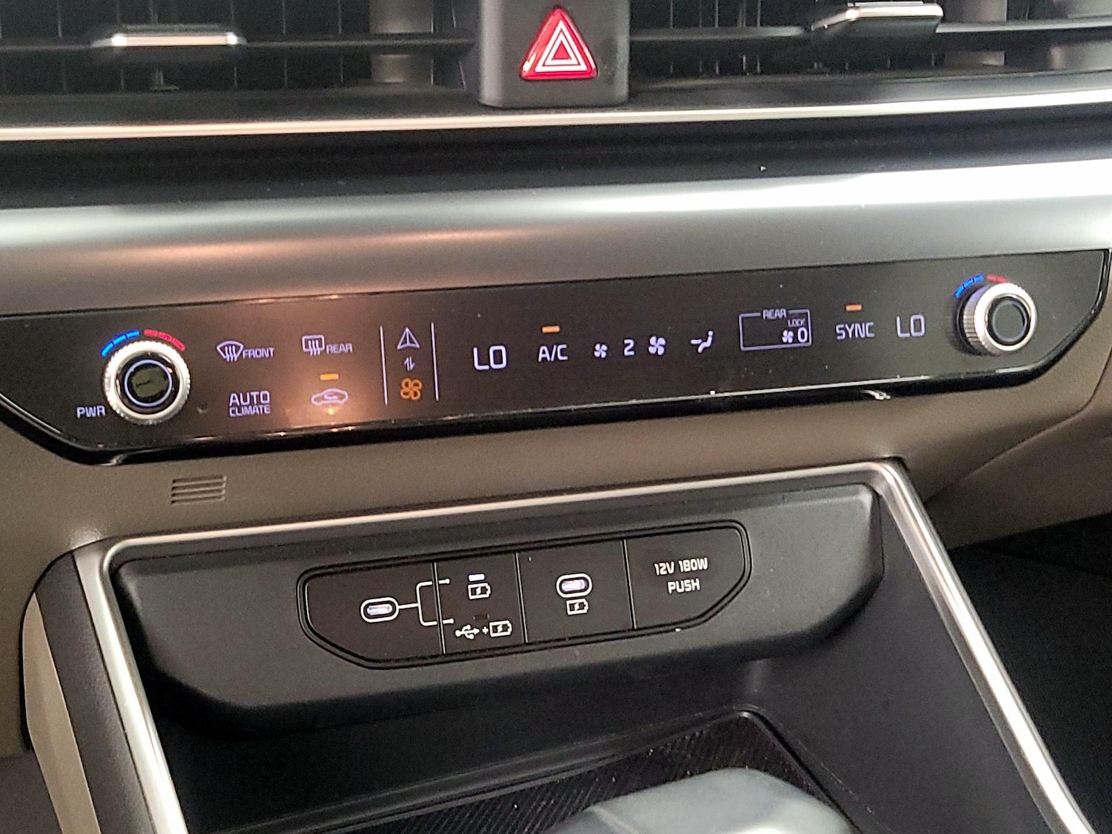 2025 Kia Carnival LXS - Photo 15
