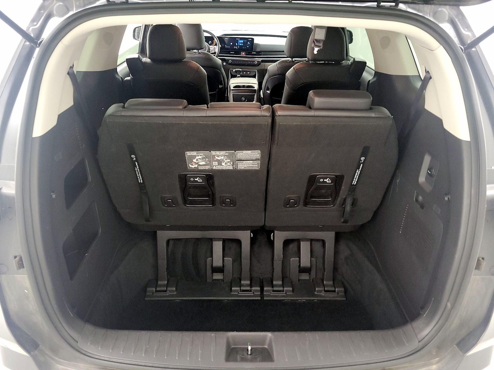 2025 Kia Carnival LXS - Photo 18