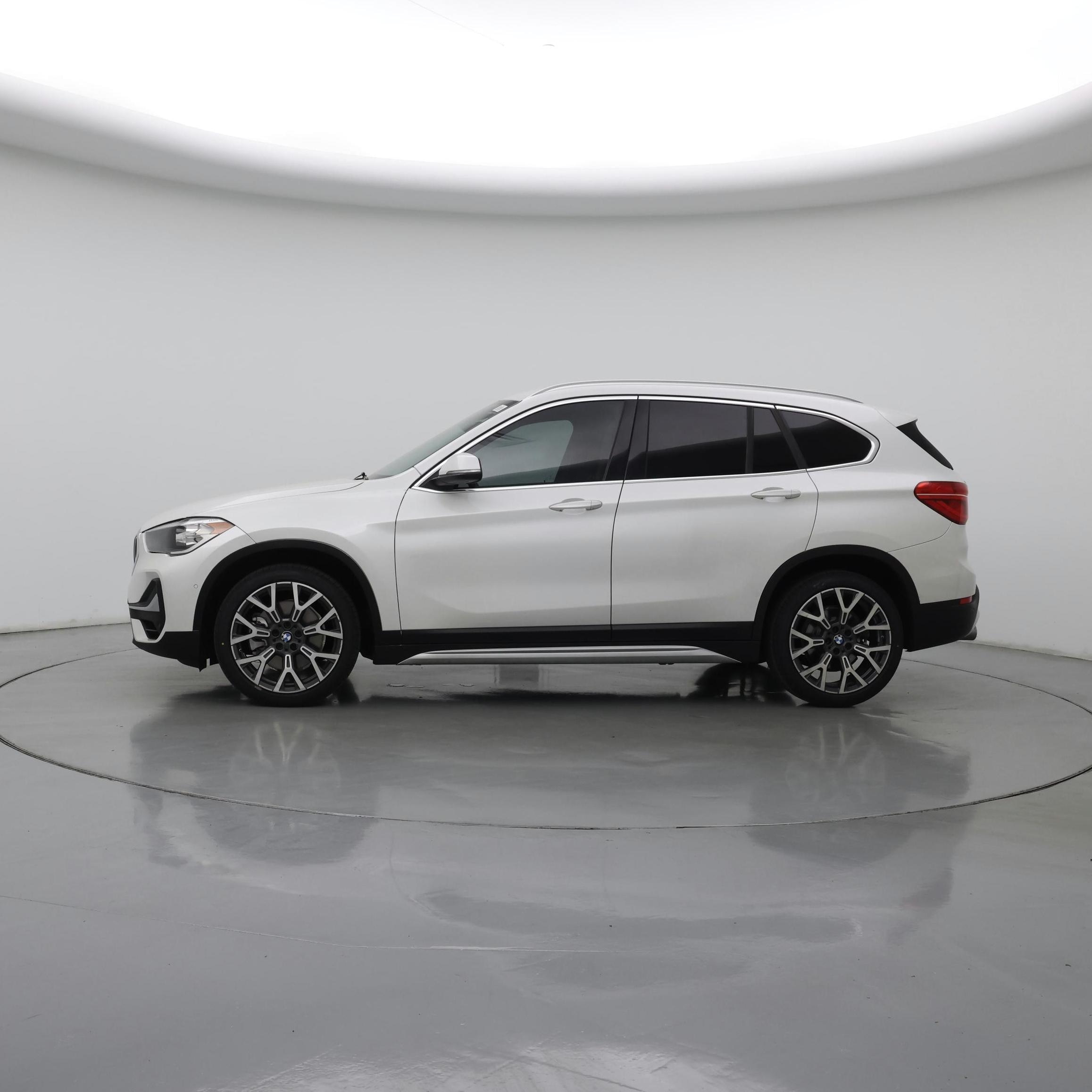 Thumbnail: 2021 BMW X1 - 3
