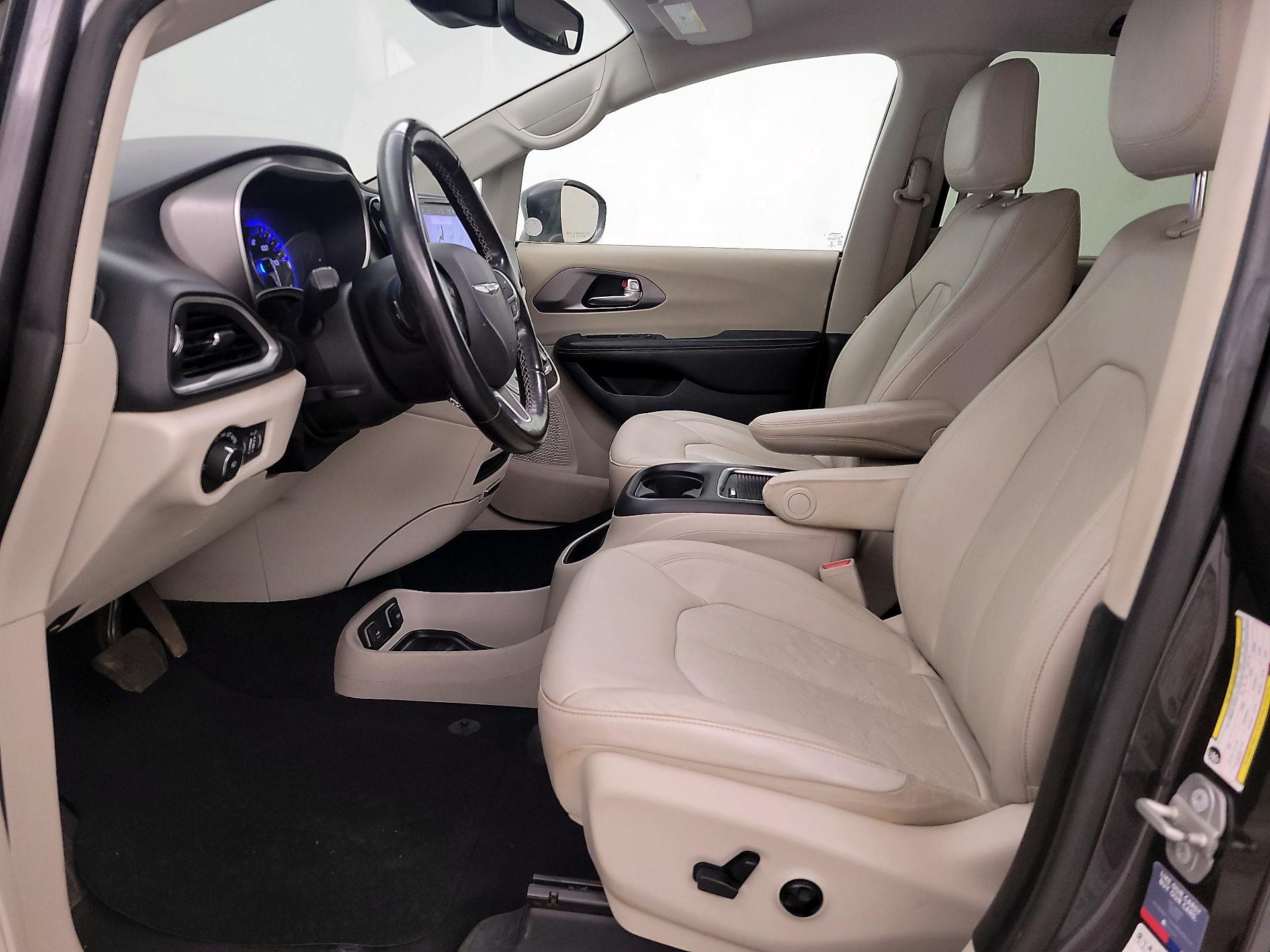 Thumbnail: 2021 Chrysler Pacifica - 11