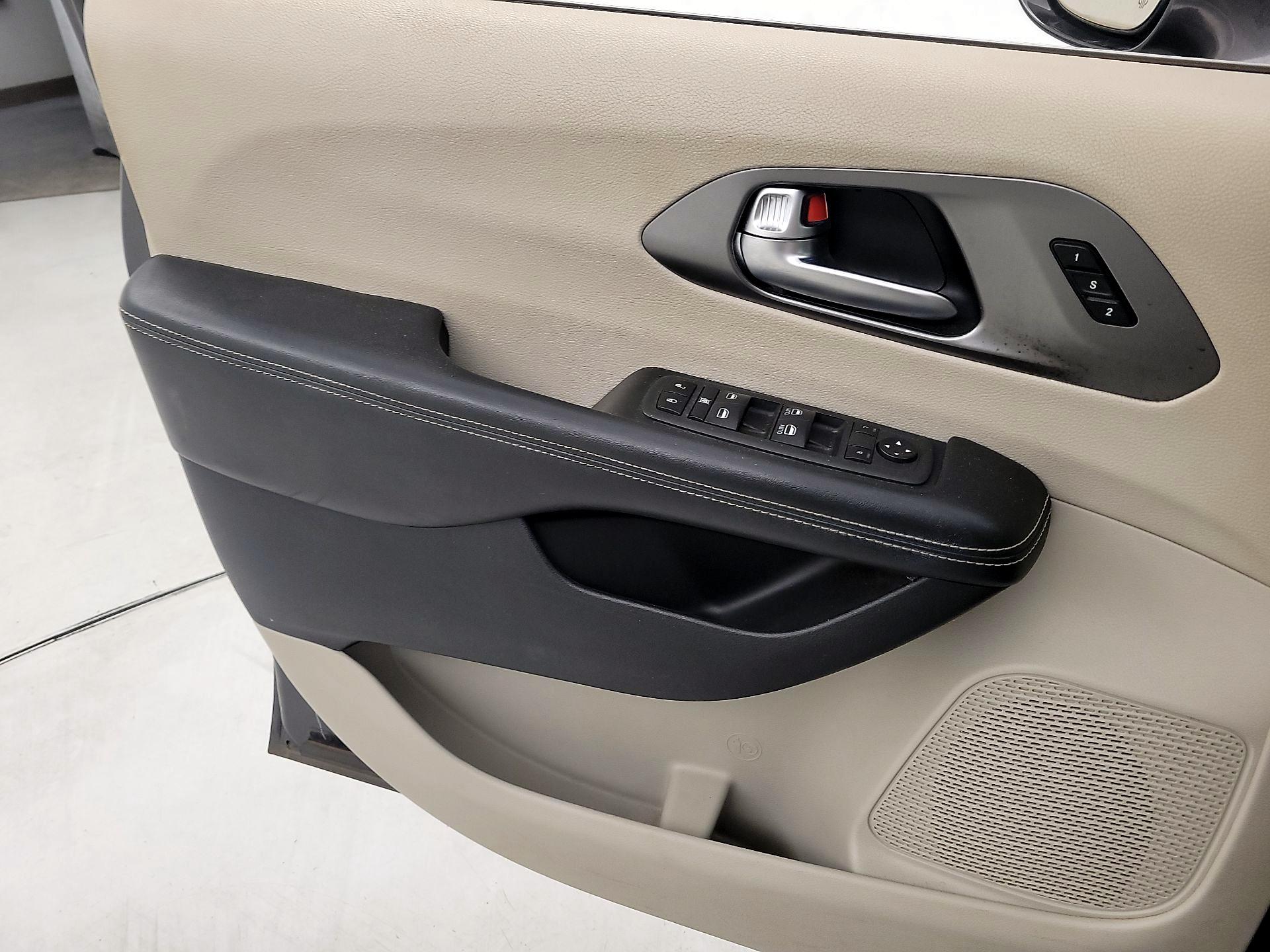 Thumbnail: 2021 Chrysler Pacifica - 12