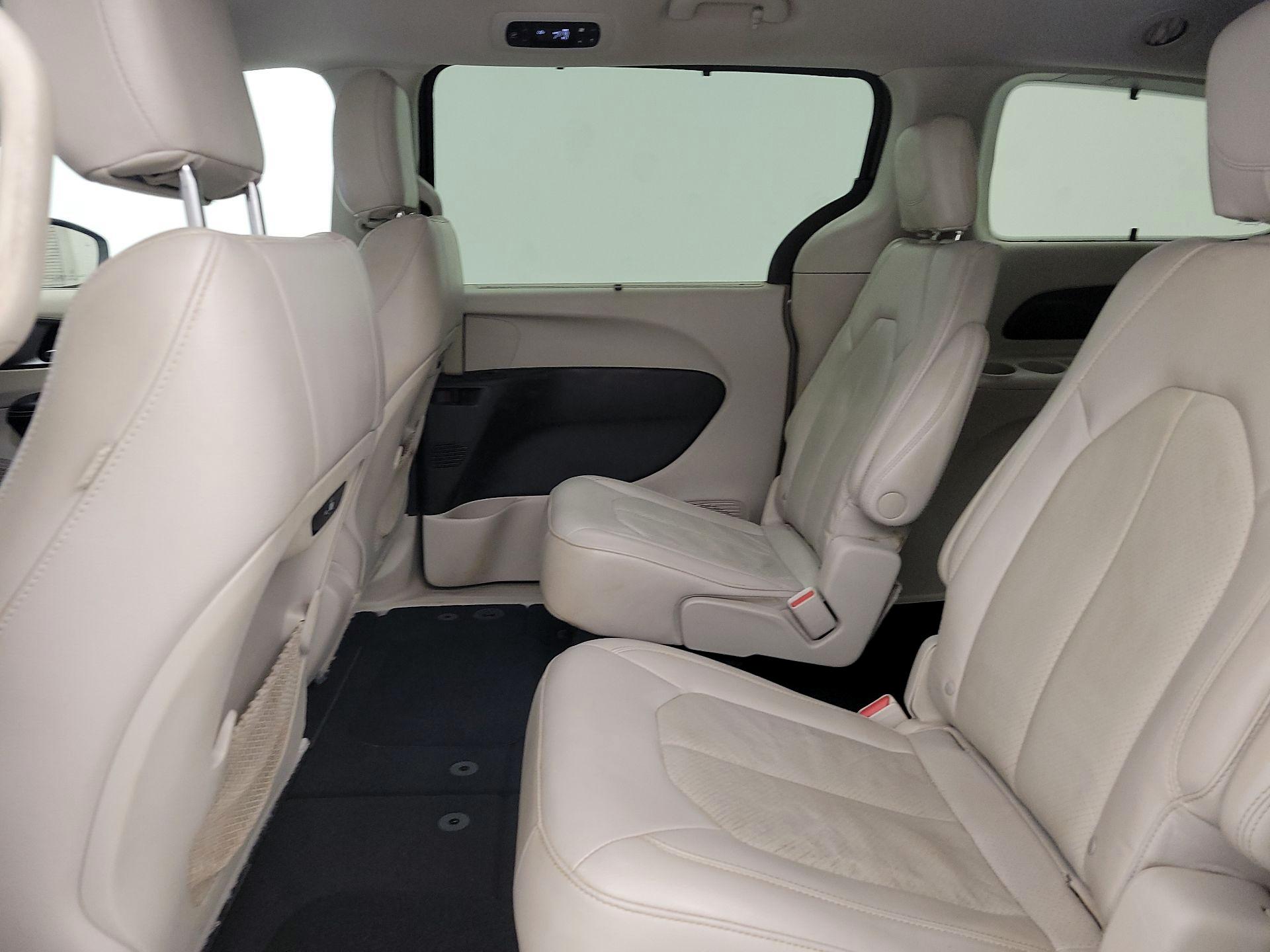 Thumbnail: 2021 Chrysler Pacifica - 16