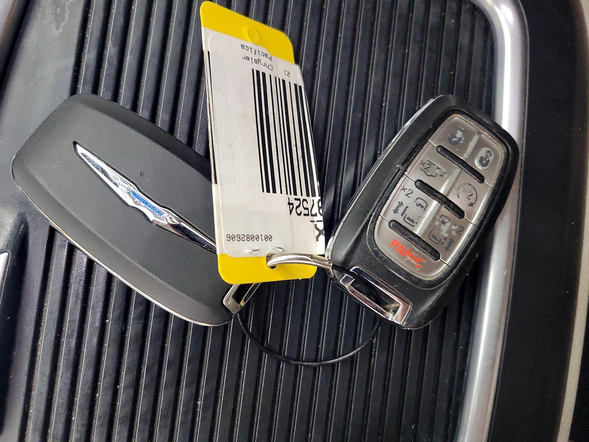 Thumbnail: 2021 Chrysler Pacifica - 19