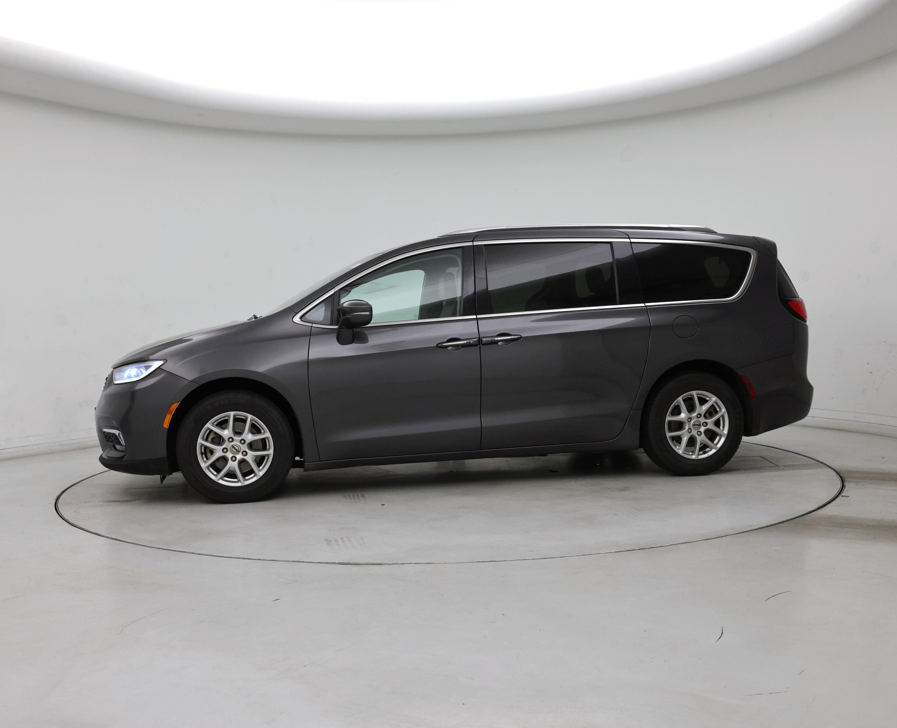 Thumbnail: 2021 Chrysler Pacifica - 3