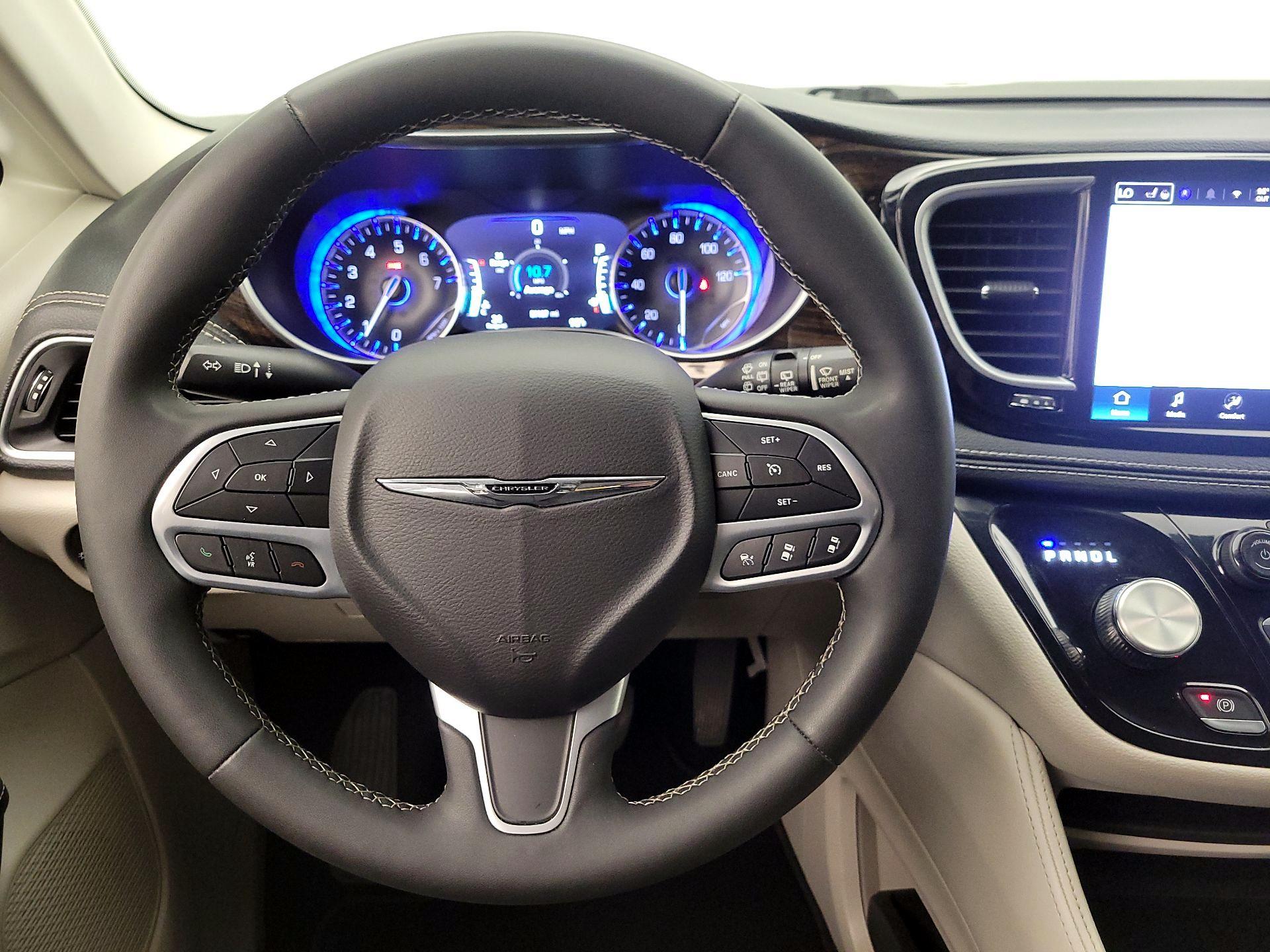 Thumbnail: 2023 Chrysler Pacifica - 10