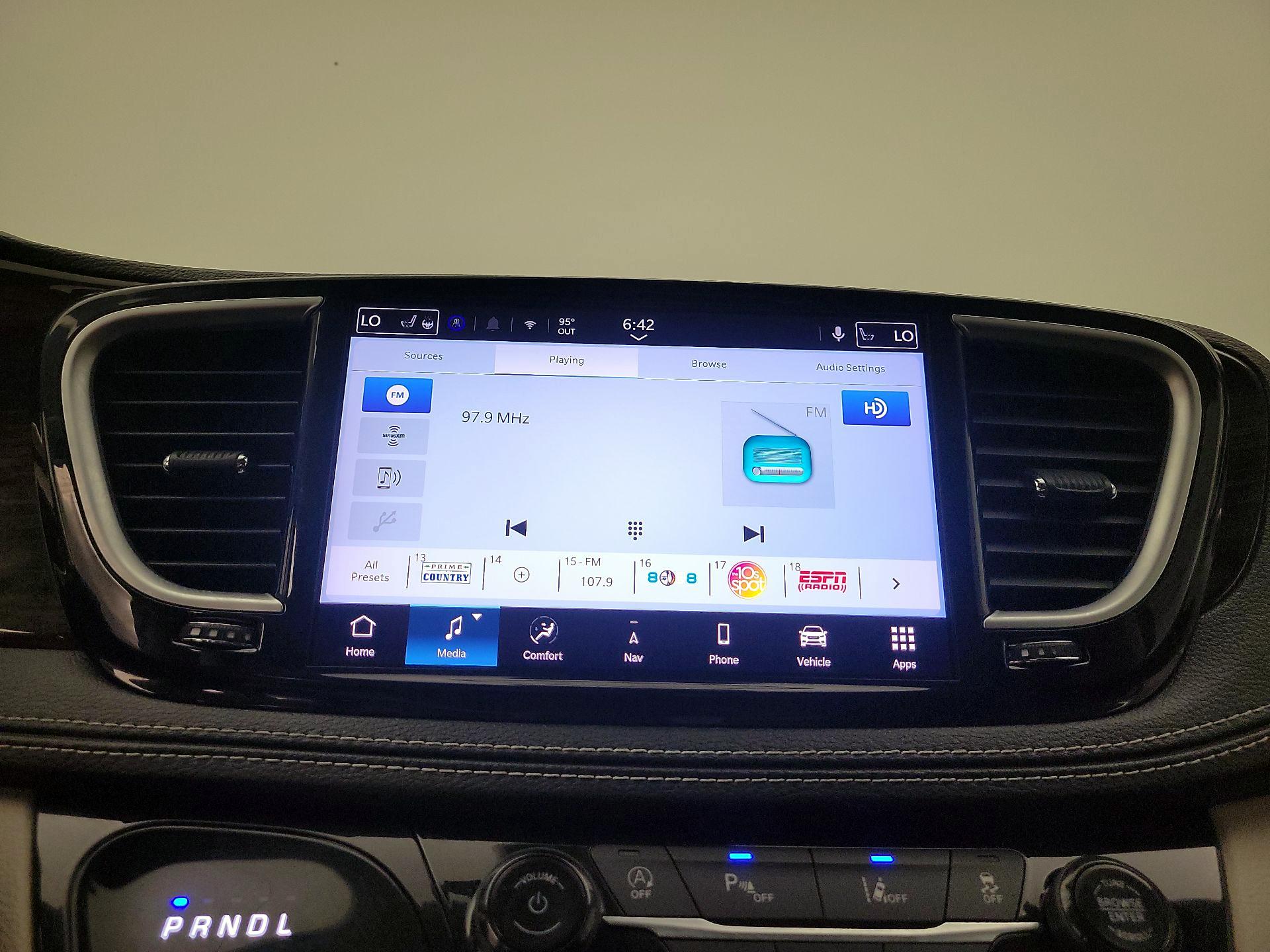 Thumbnail: 2023 Chrysler Pacifica - 16