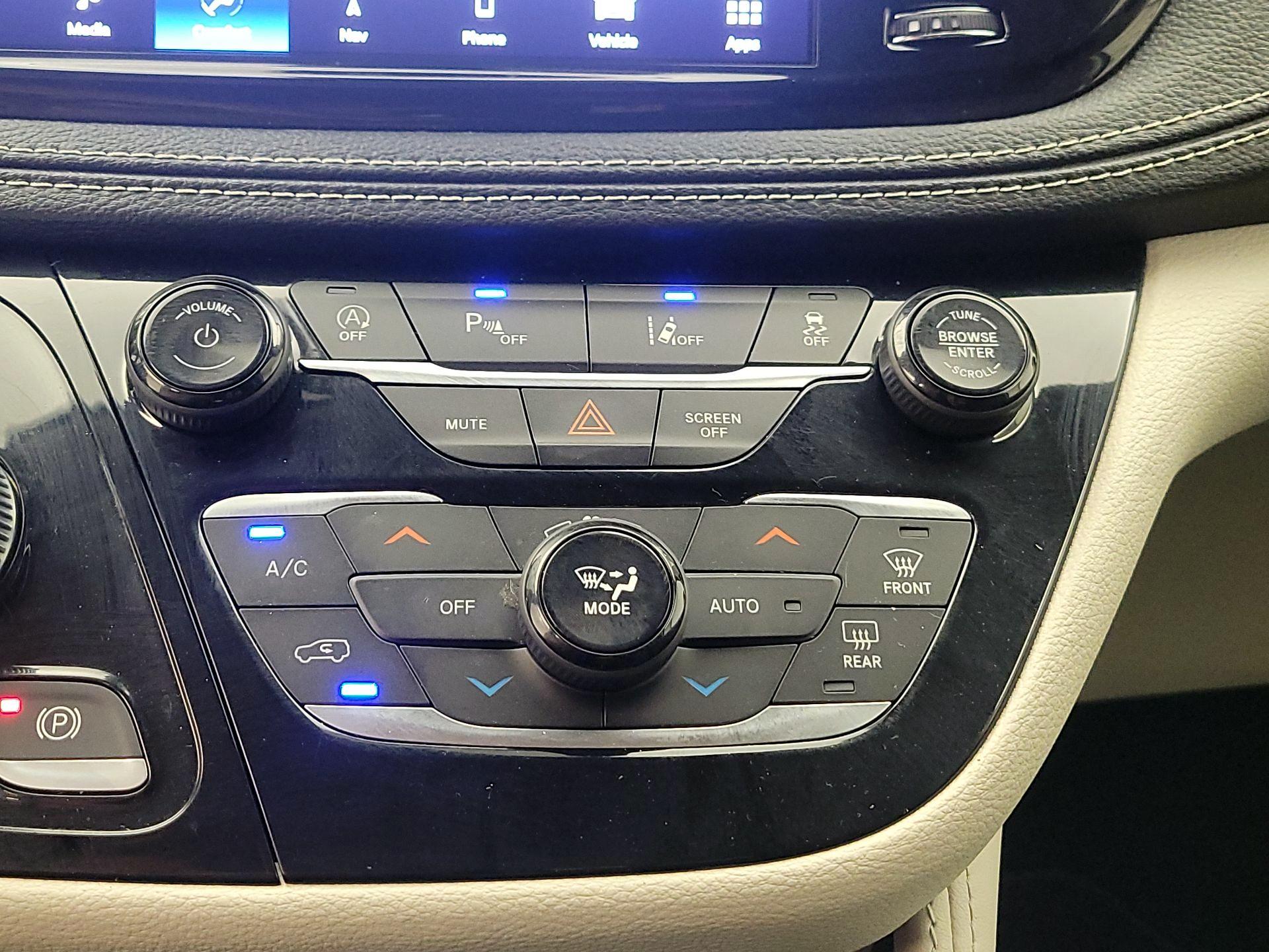Thumbnail: 2023 Chrysler Pacifica - 17