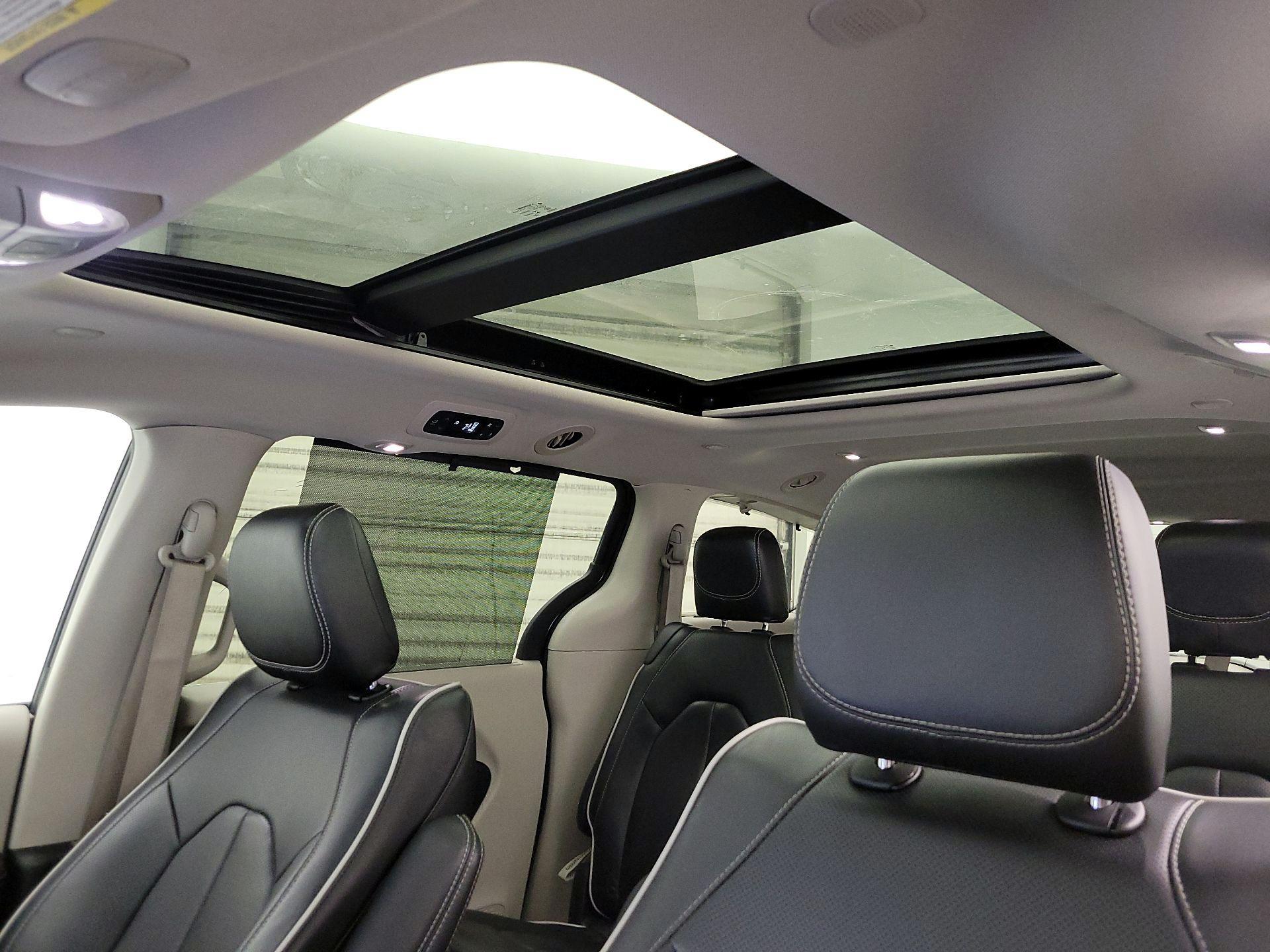 Thumbnail: 2023 Chrysler Pacifica - 20
