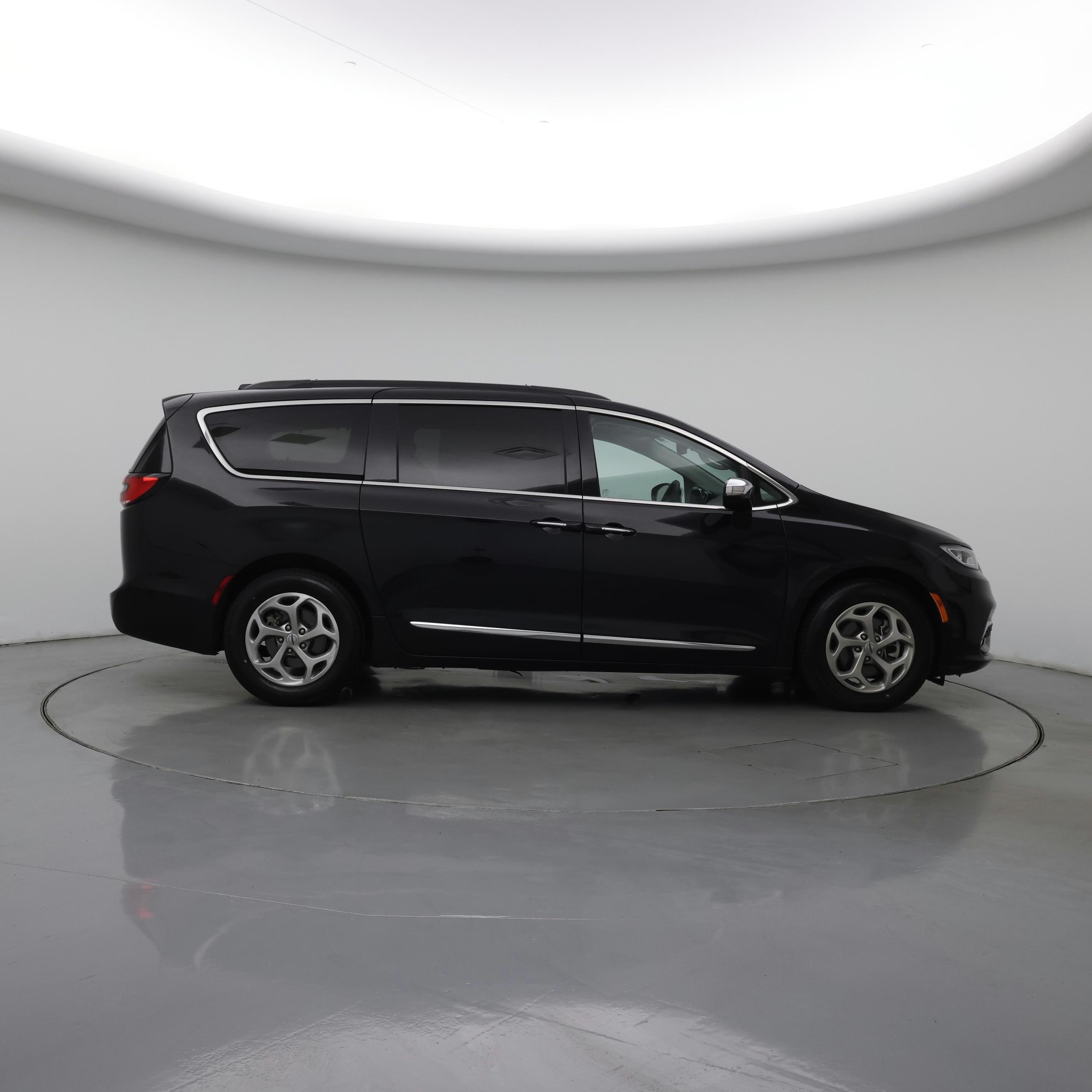 Thumbnail: 2023 Chrysler Pacifica - 7