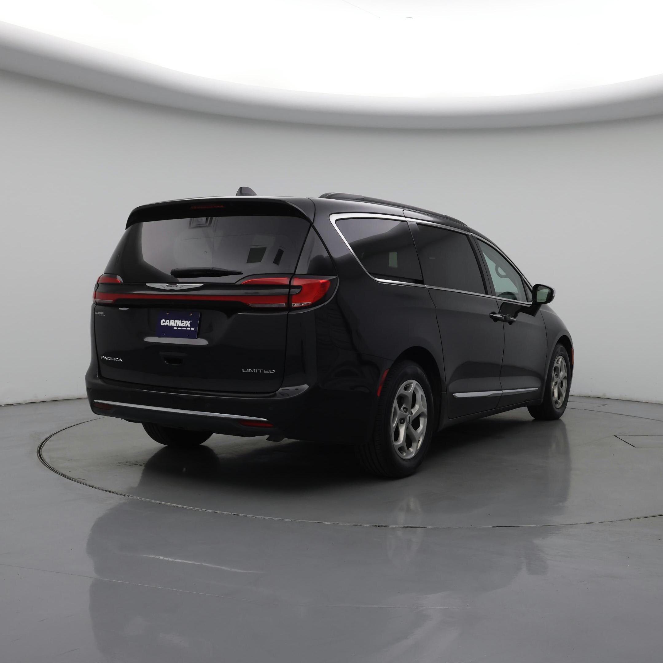 Thumbnail: 2023 Chrysler Pacifica - 8