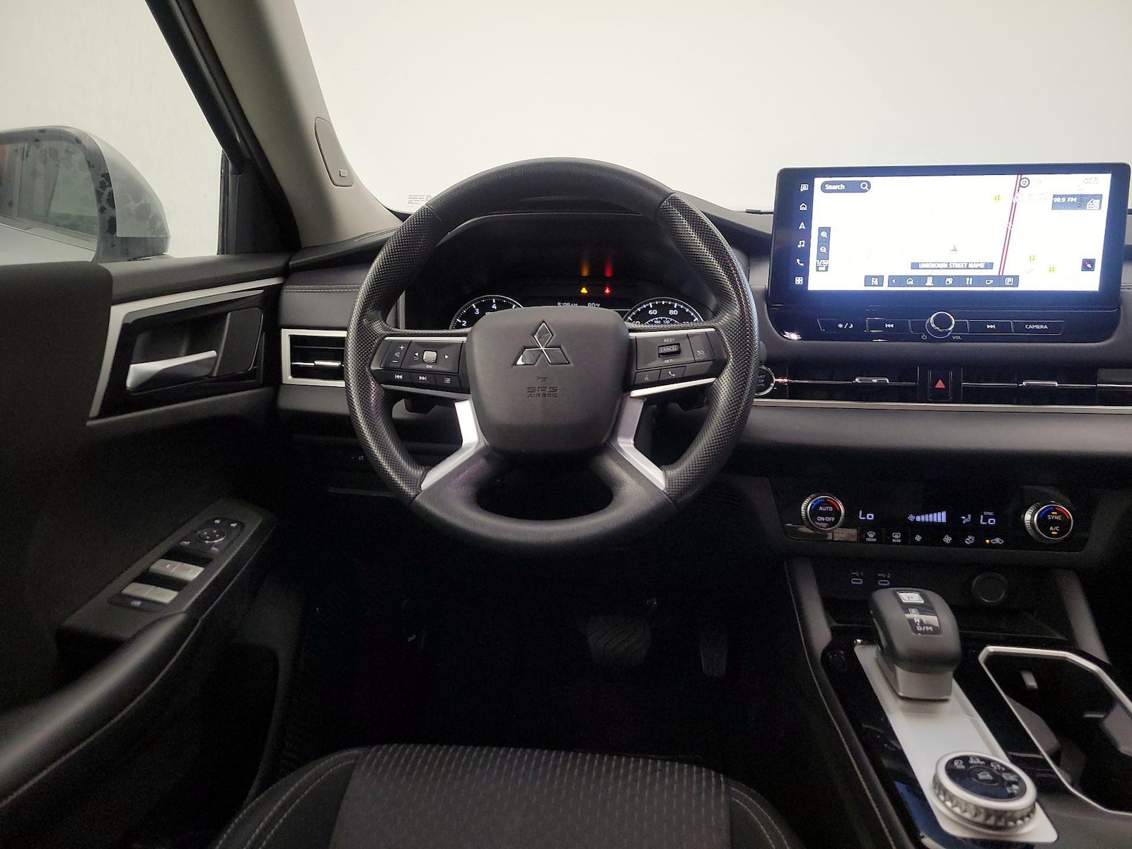 2025 Mitsubishi Outlander ES - Photo 11