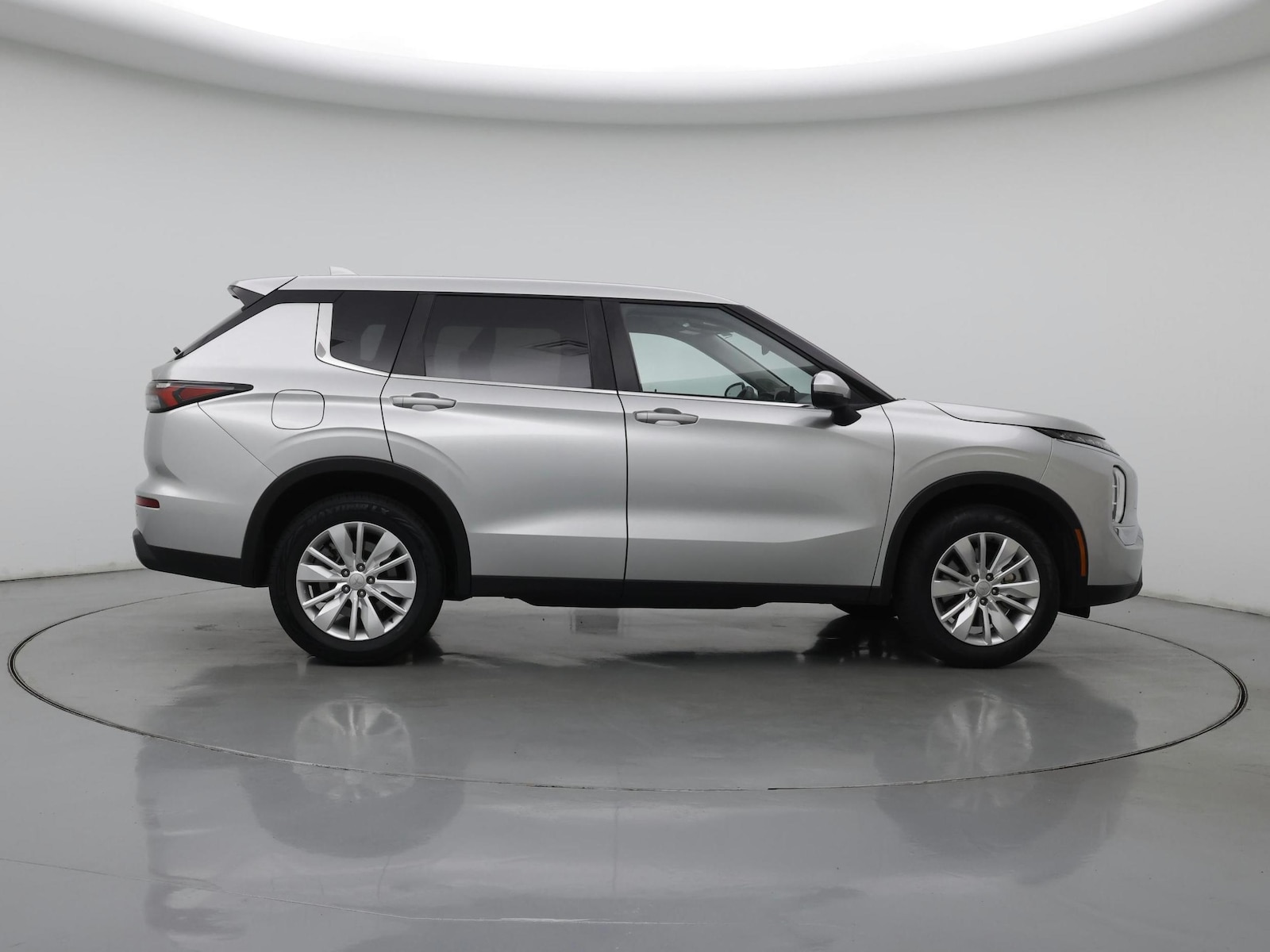 2025 Mitsubishi Outlander ES - Photo 8