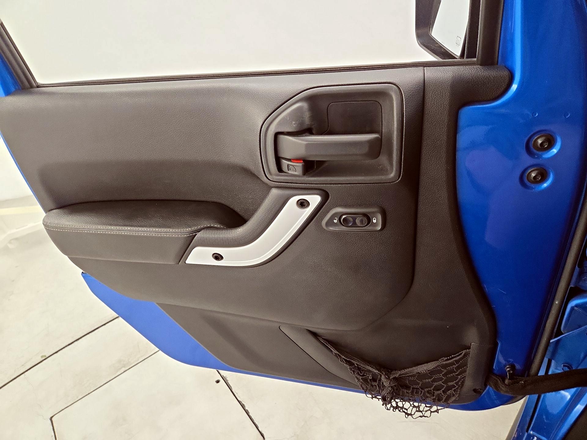 Thumbnail: 2014 Jeep Wrangler - 12