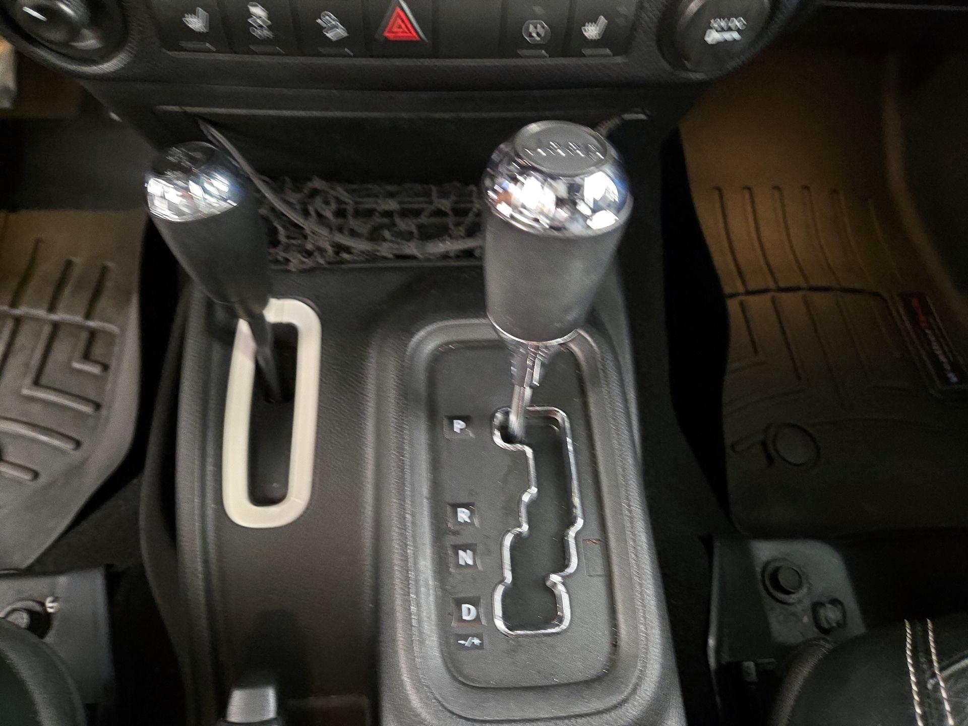 Thumbnail: 2014 Jeep Wrangler - 16