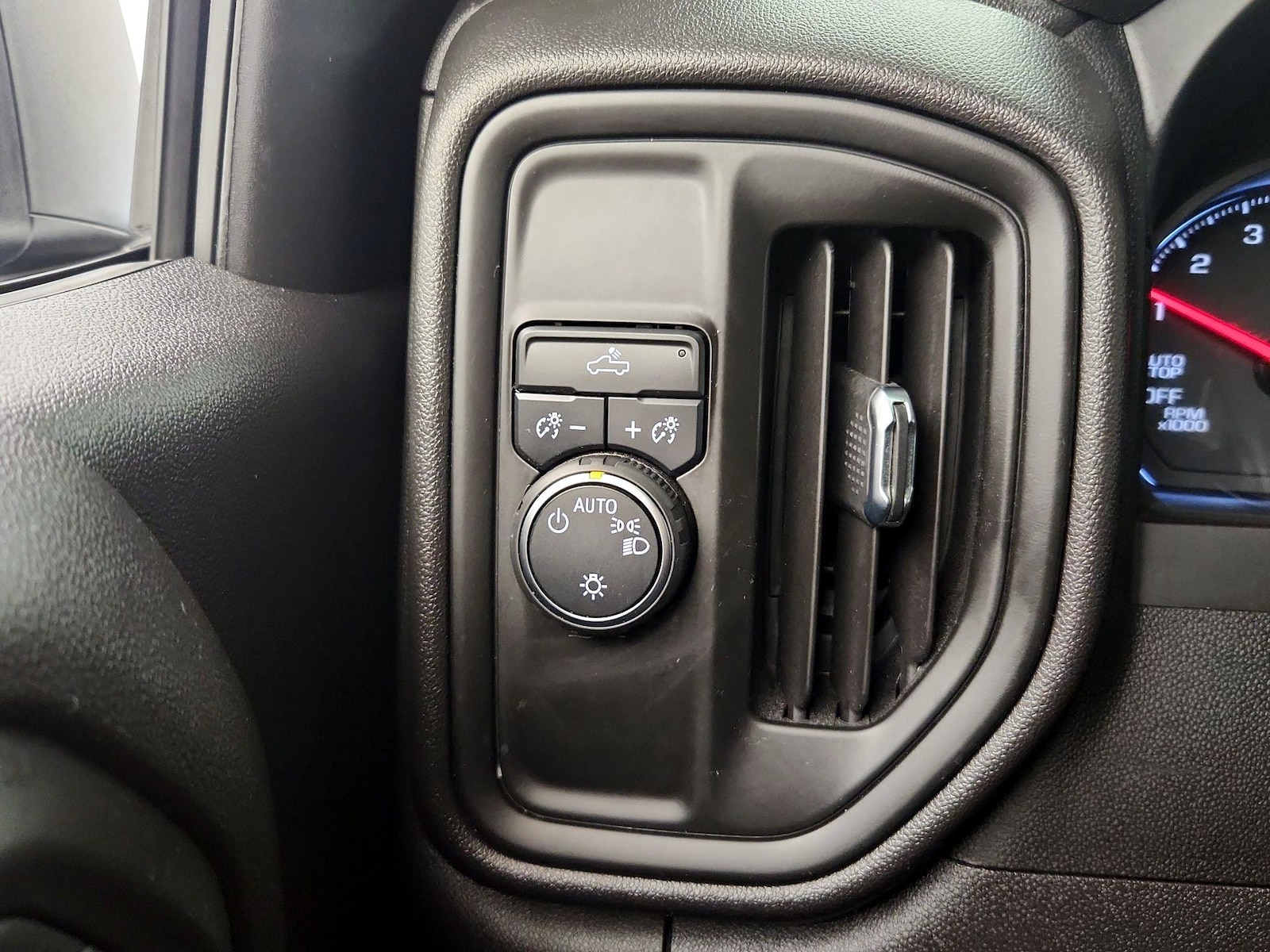 2023 Chevrolet Silverado 1500 Custom - Photo 14