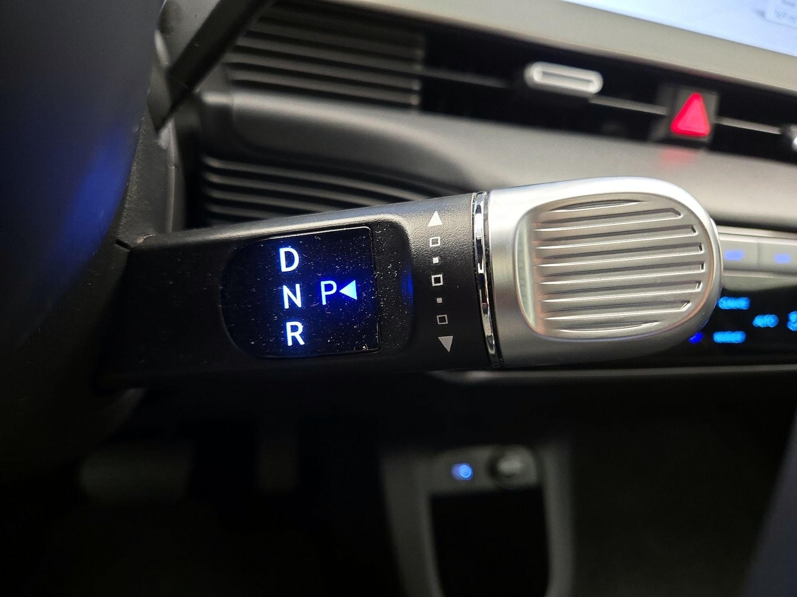2024 Hyundai IONIQ 5 Limited - Photo 19