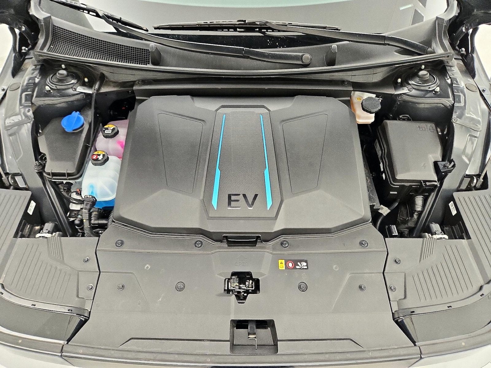 2024 Hyundai IONIQ 5 Limited - Photo 24