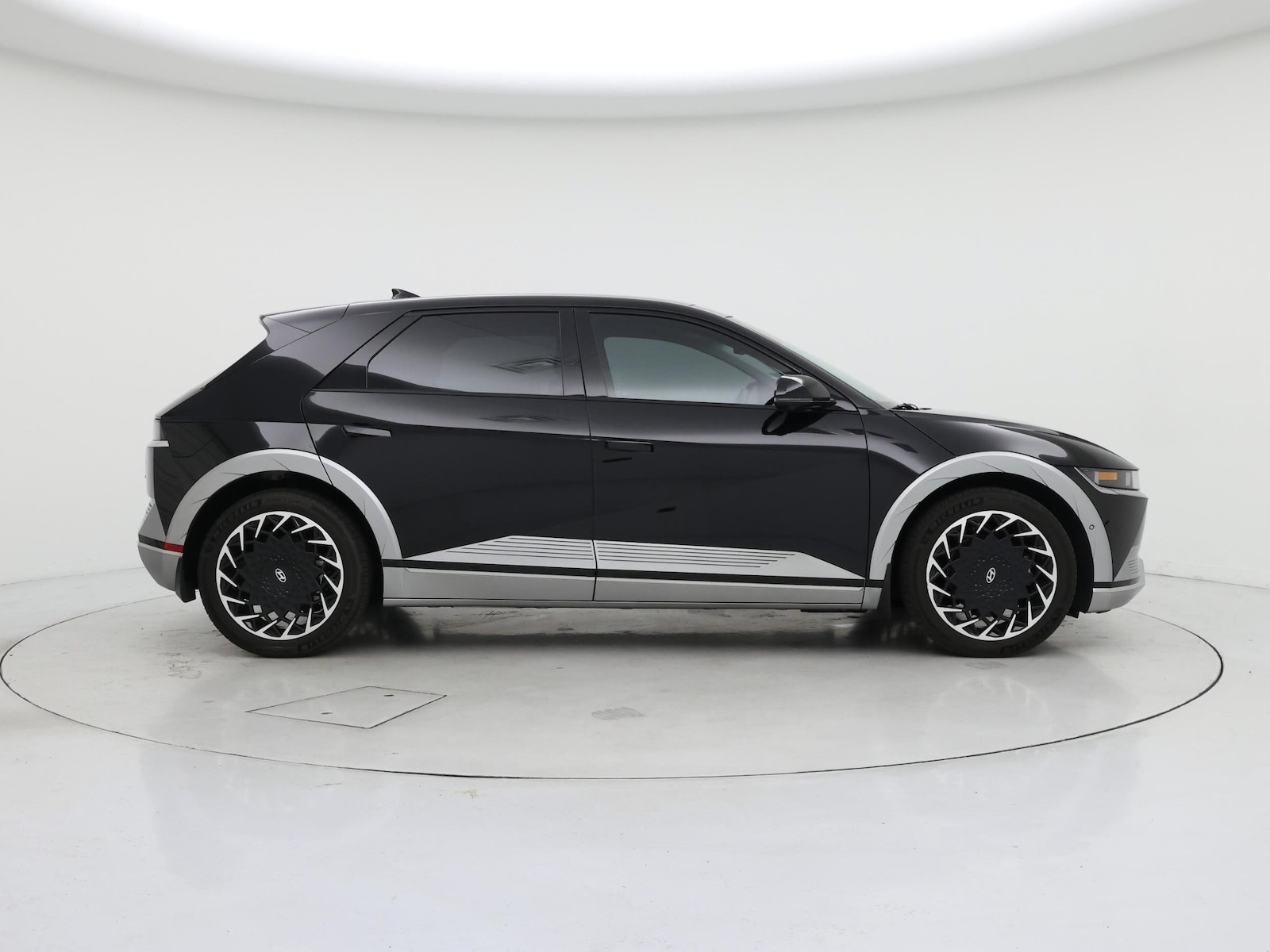 2024 Hyundai IONIQ 5 Limited - Photo 8